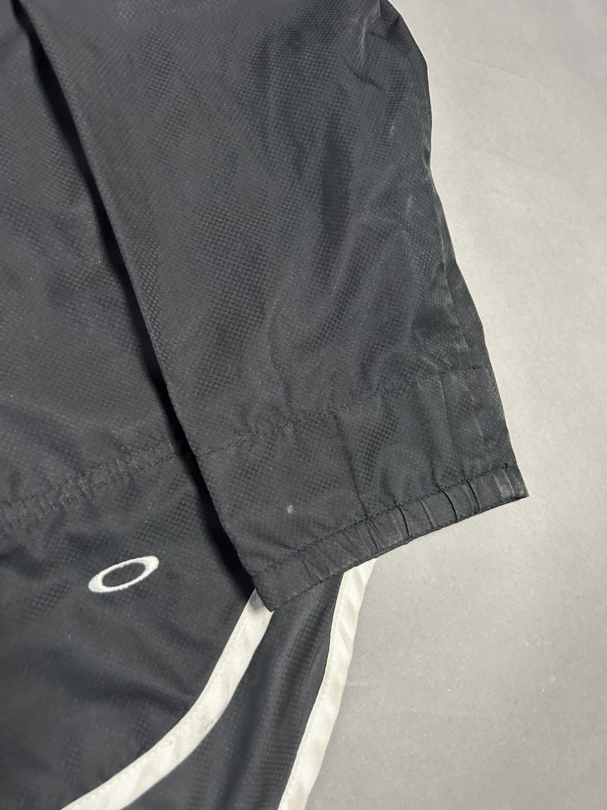 Oakley Oakley vintage black windbreaker jacket techwear functional Size US M / EU 48-50 / 2 - 2 Thumbnail