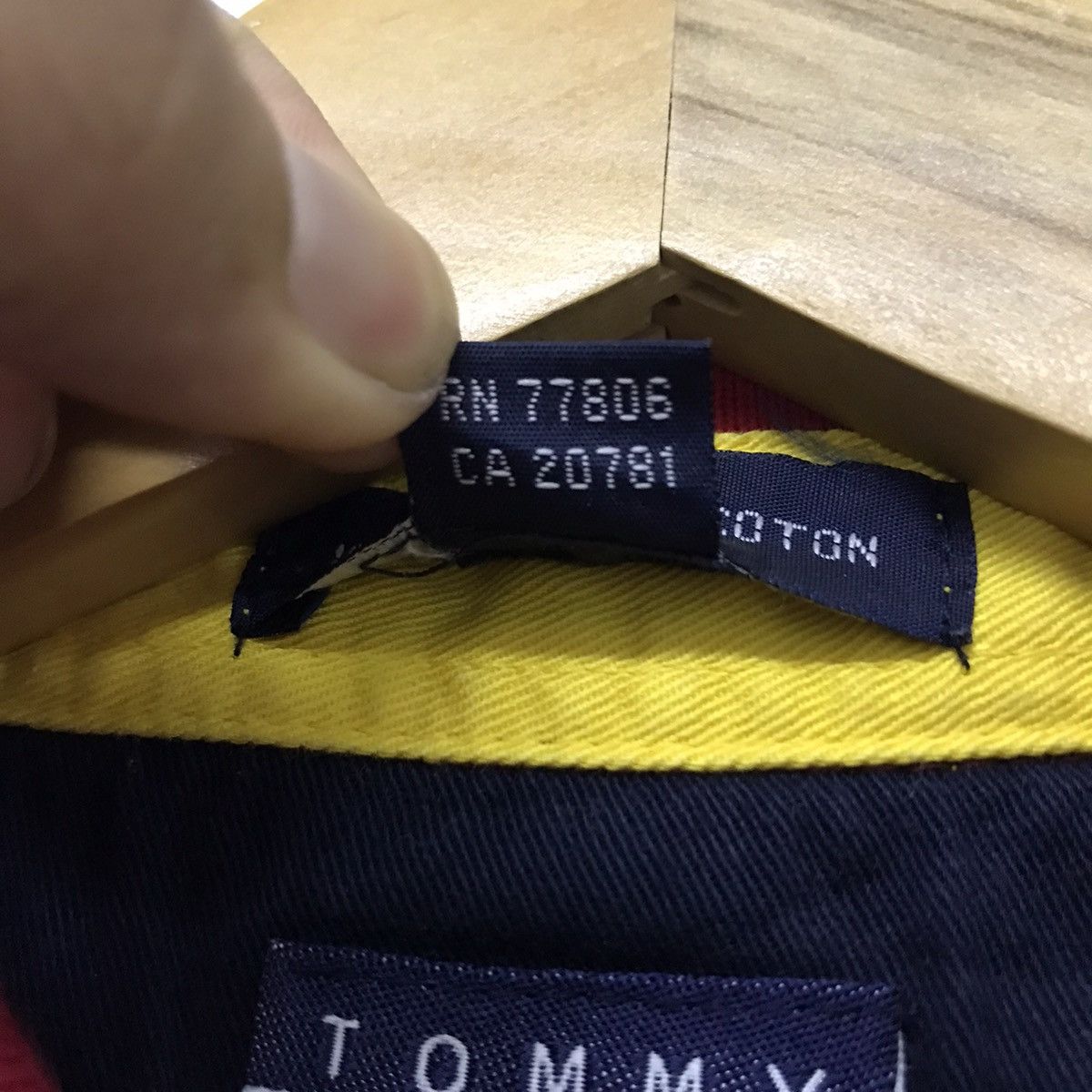 Tommy Hilfiger Vintage Tommy Hilfiger sailing gear big logo polo shirt Size US M / EU 48-50 / 2 - 11 Thumbnail