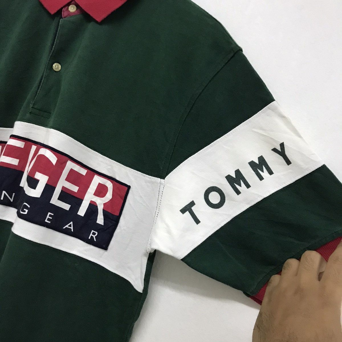 Tommy Hilfiger Vintage Tommy Hilfiger sailing gear big logo polo shirt Size US M / EU 48-50 / 2 - 5 Thumbnail