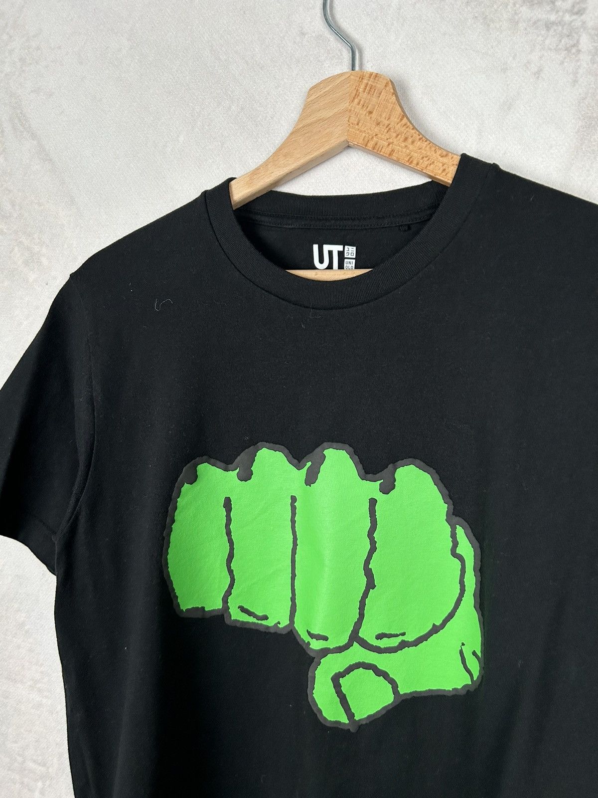 Marvel Comics Uniqlo x Marvel Comics Hulk Incredible Graphic Tee Hype Size US M / EU 48-50 / 2 - 3 Thumbnail
