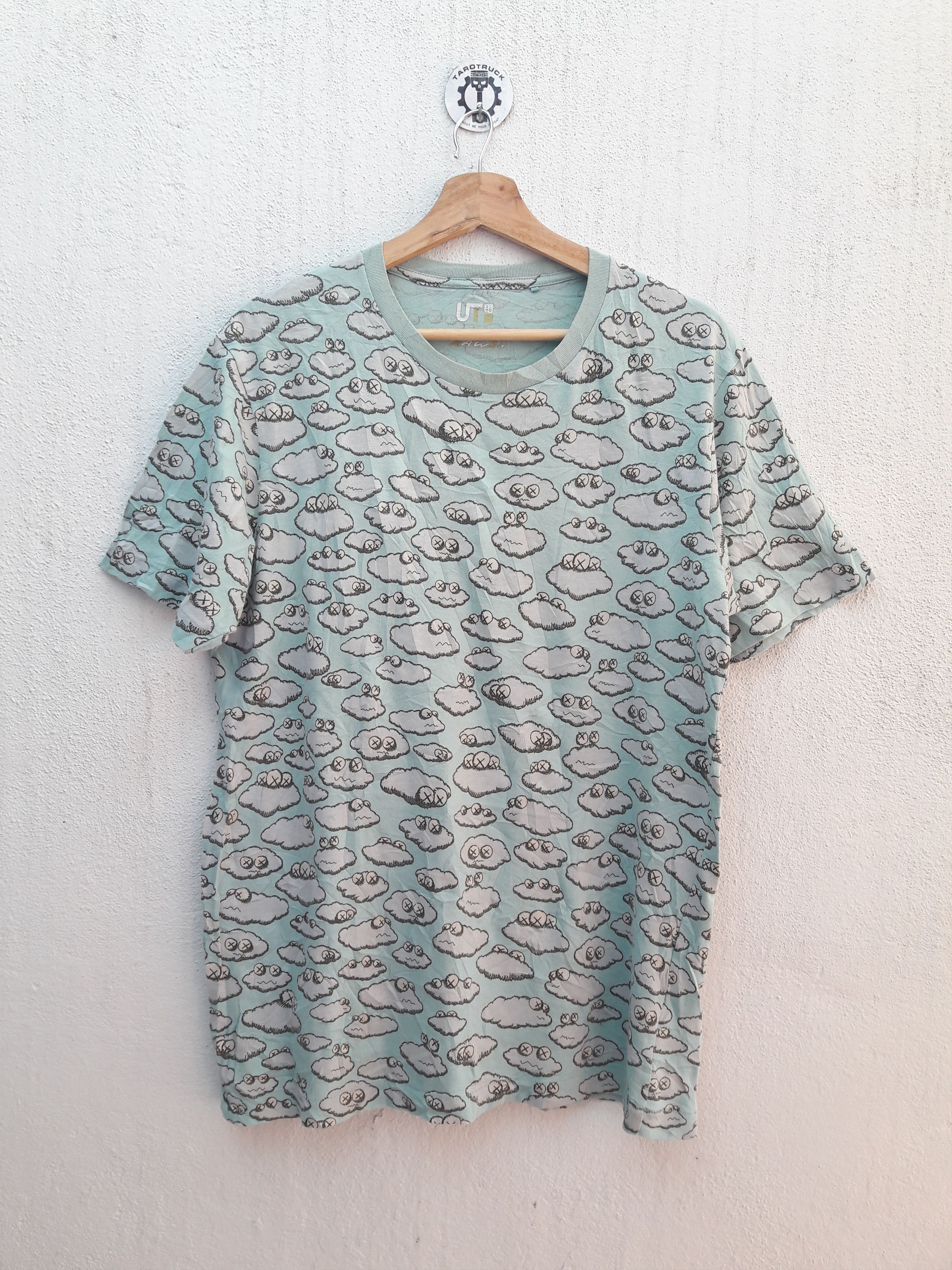 Kaws 🔥OFFER🔥Kaws ❌ UT Uniqlo Fullprint Distressed Tee Size US L / EU 52-54 / 3 - 1 Thumbnail