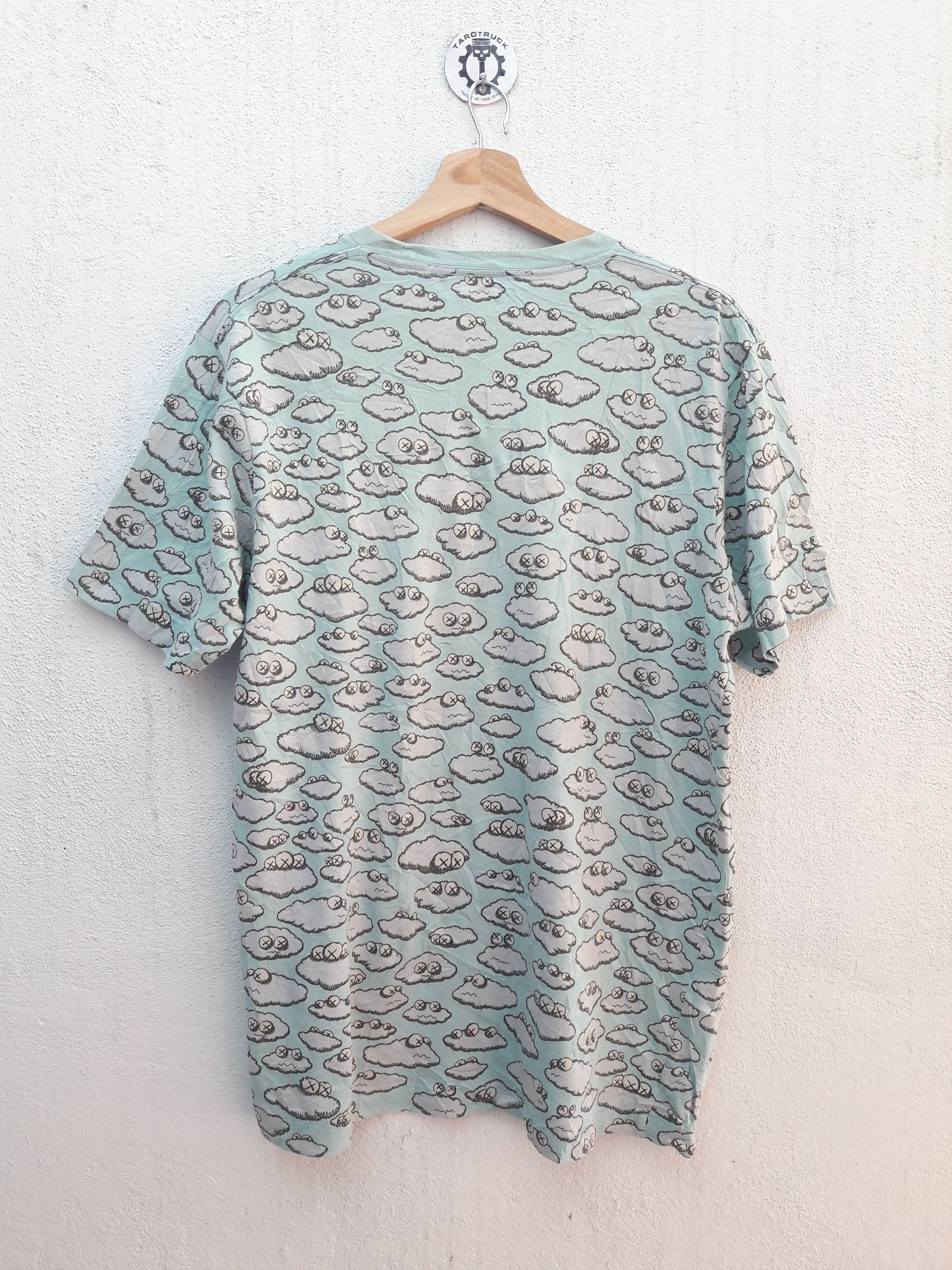 Kaws 🔥OFFER🔥Kaws ❌ UT Uniqlo Fullprint Distressed Tee Size US L / EU 52-54 / 3 - 2 Thumbnail