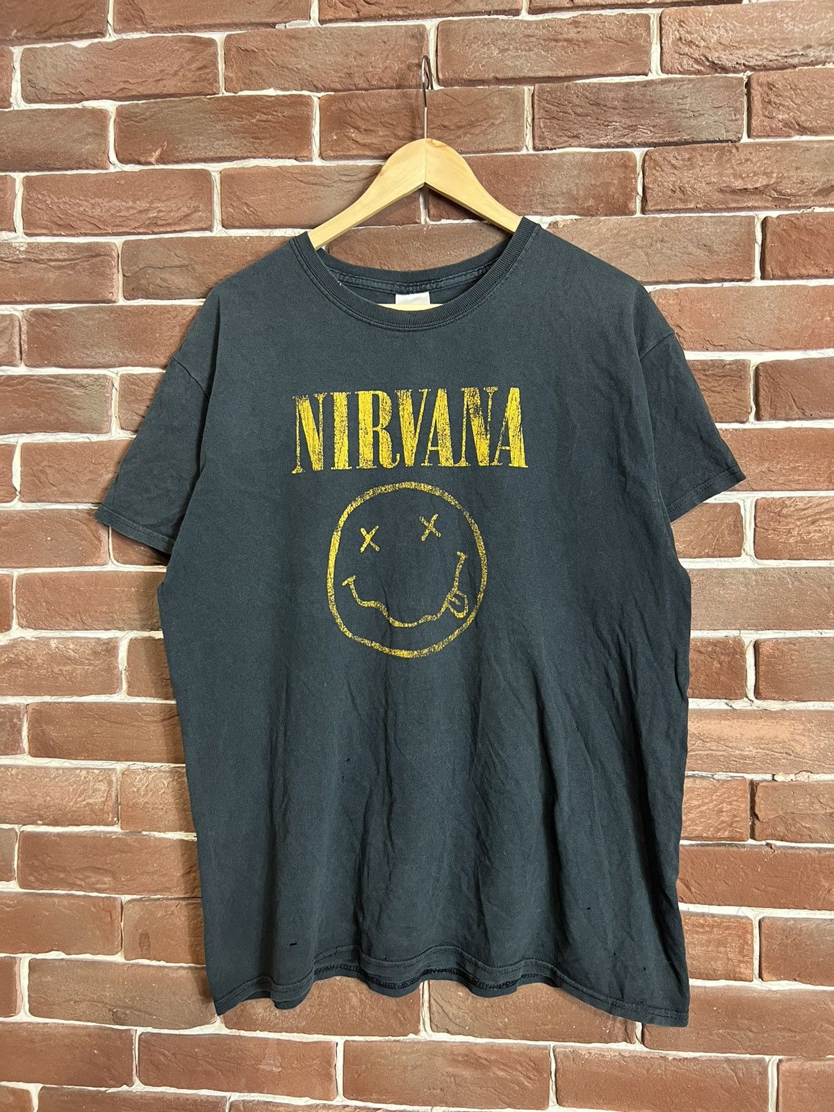 Band Tees Rare 00s Nirvana Smiley Kurt Cobain Grunge Band Tshirt Size US L / EU 52-54 / 3 - 1 Thumbnail