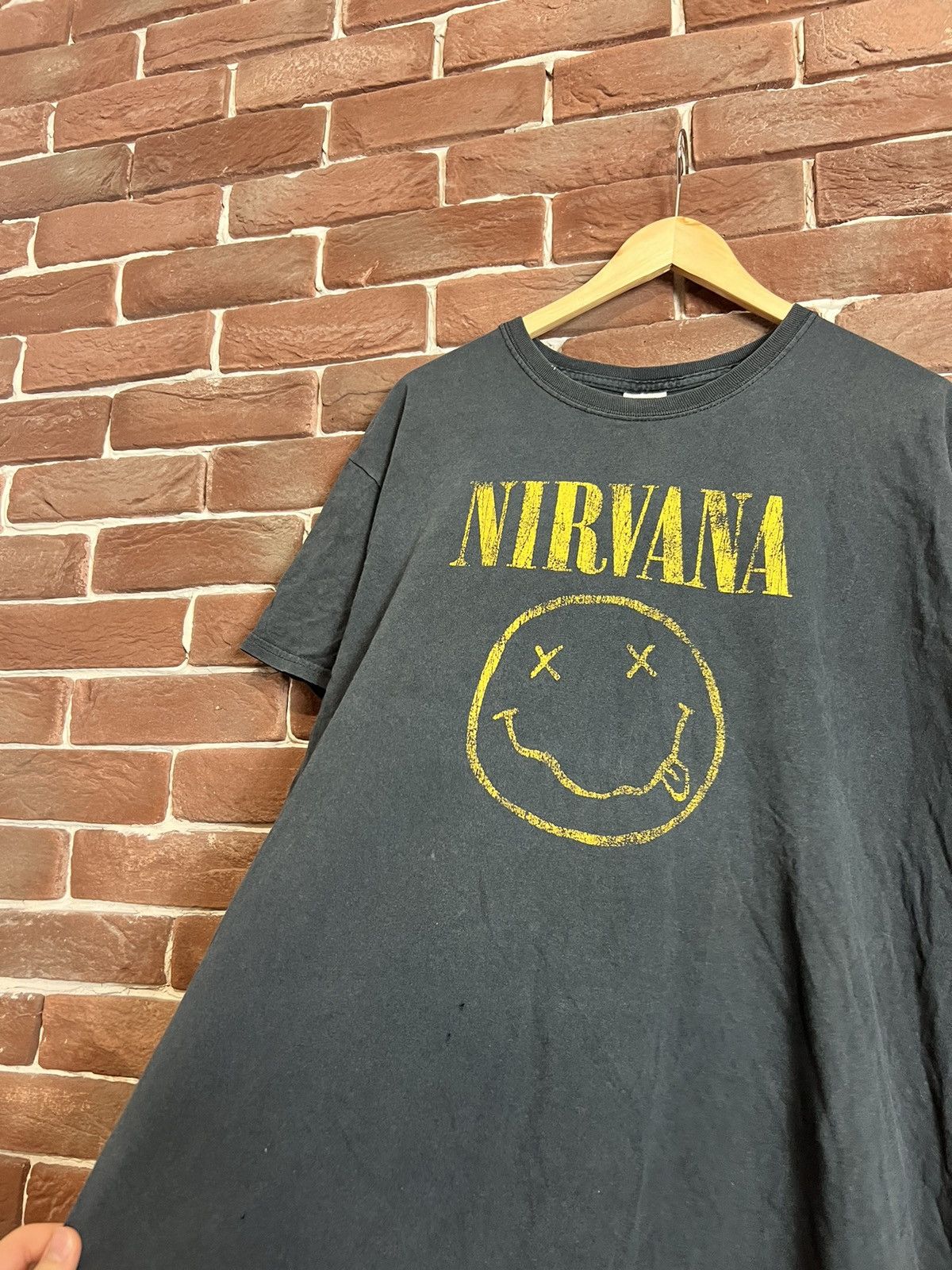 Band Tees Rare 00s Nirvana Smiley Kurt Cobain Grunge Band Tshirt Size US L / EU 52-54 / 3 - 3 Thumbnail