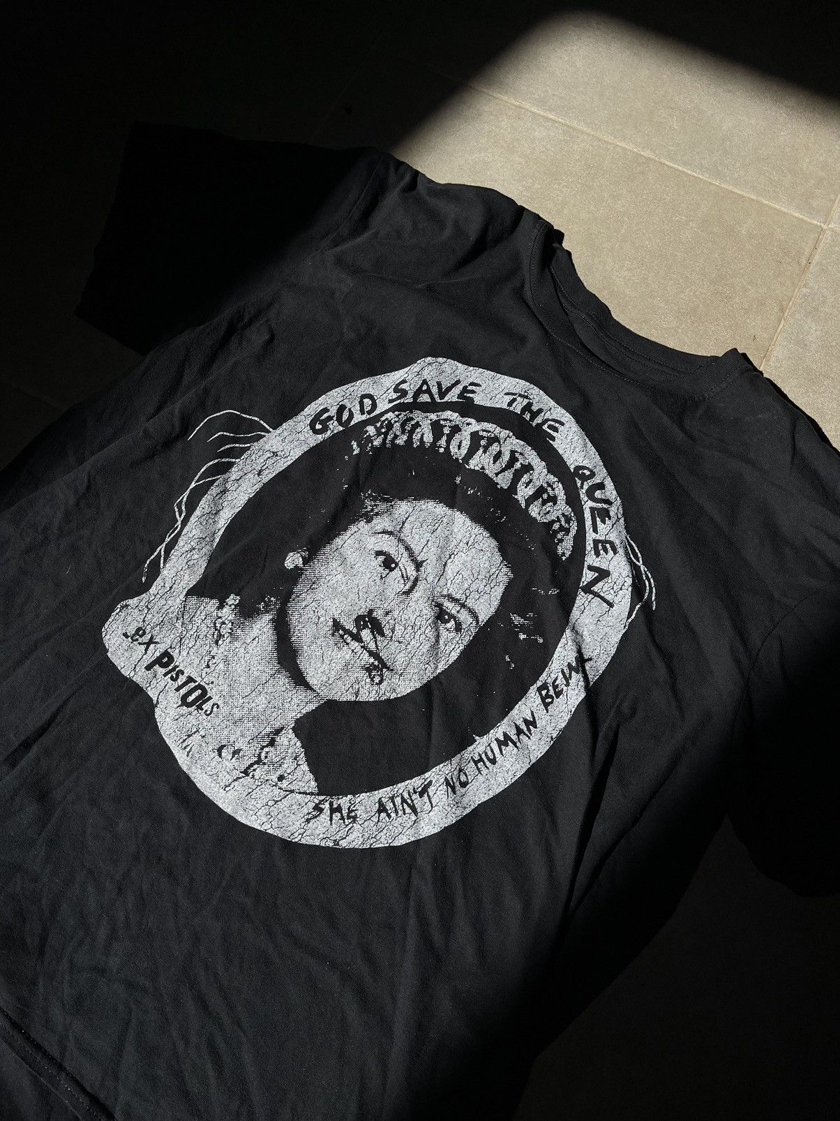 Band Tees Sex Pistols God Save the Queen merch tee t-shirt rock Size US L / EU 52-54 / 3 - 8 Thumbnail