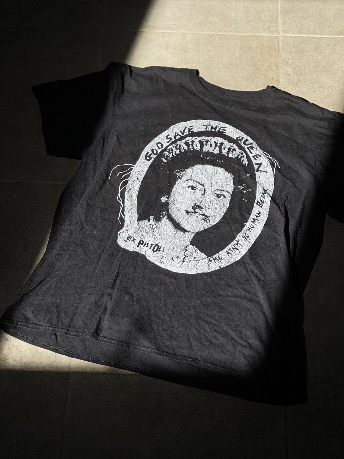 Band Tees Sex Pistols God Save the Queen merch tee t-shirt rock Size US L / EU 52-54 / 3 - 5 Thumbnail