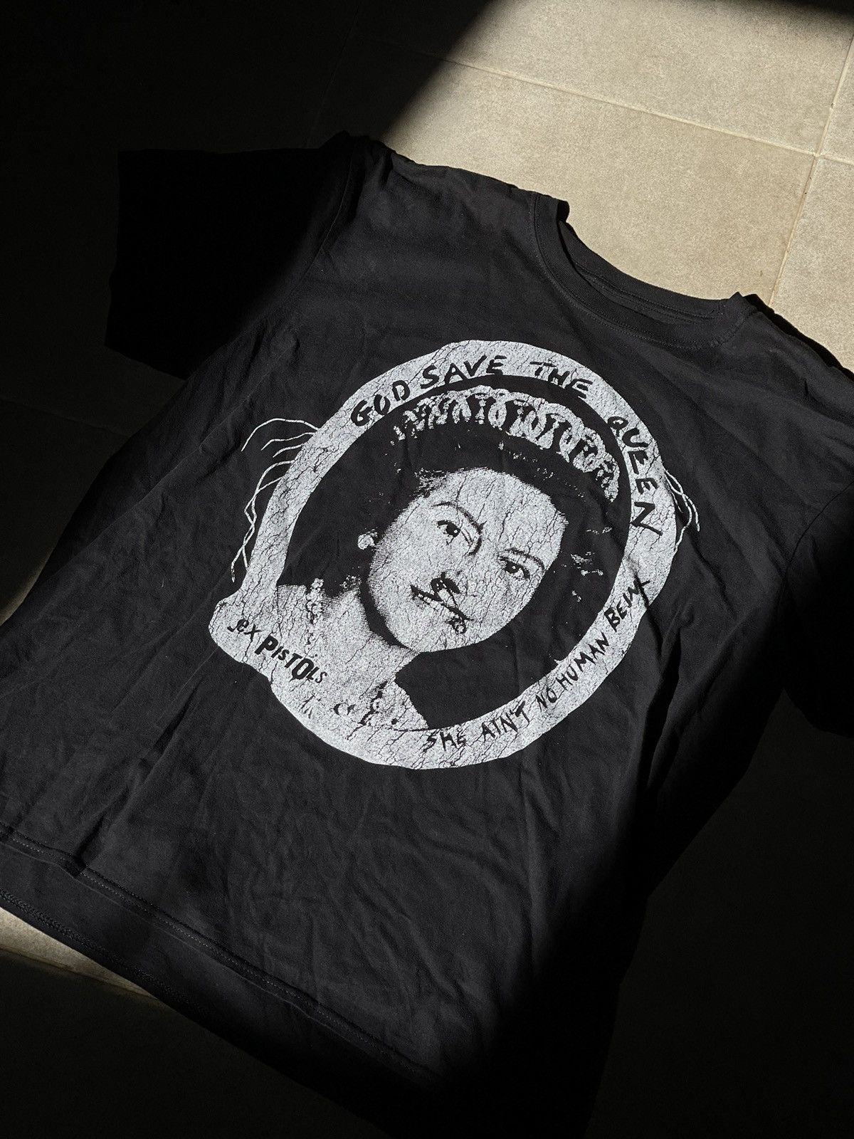Band Tees Sex Pistols God Save the Queen merch tee t-shirt rock Size US L / EU 52-54 / 3 - 6 Thumbnail