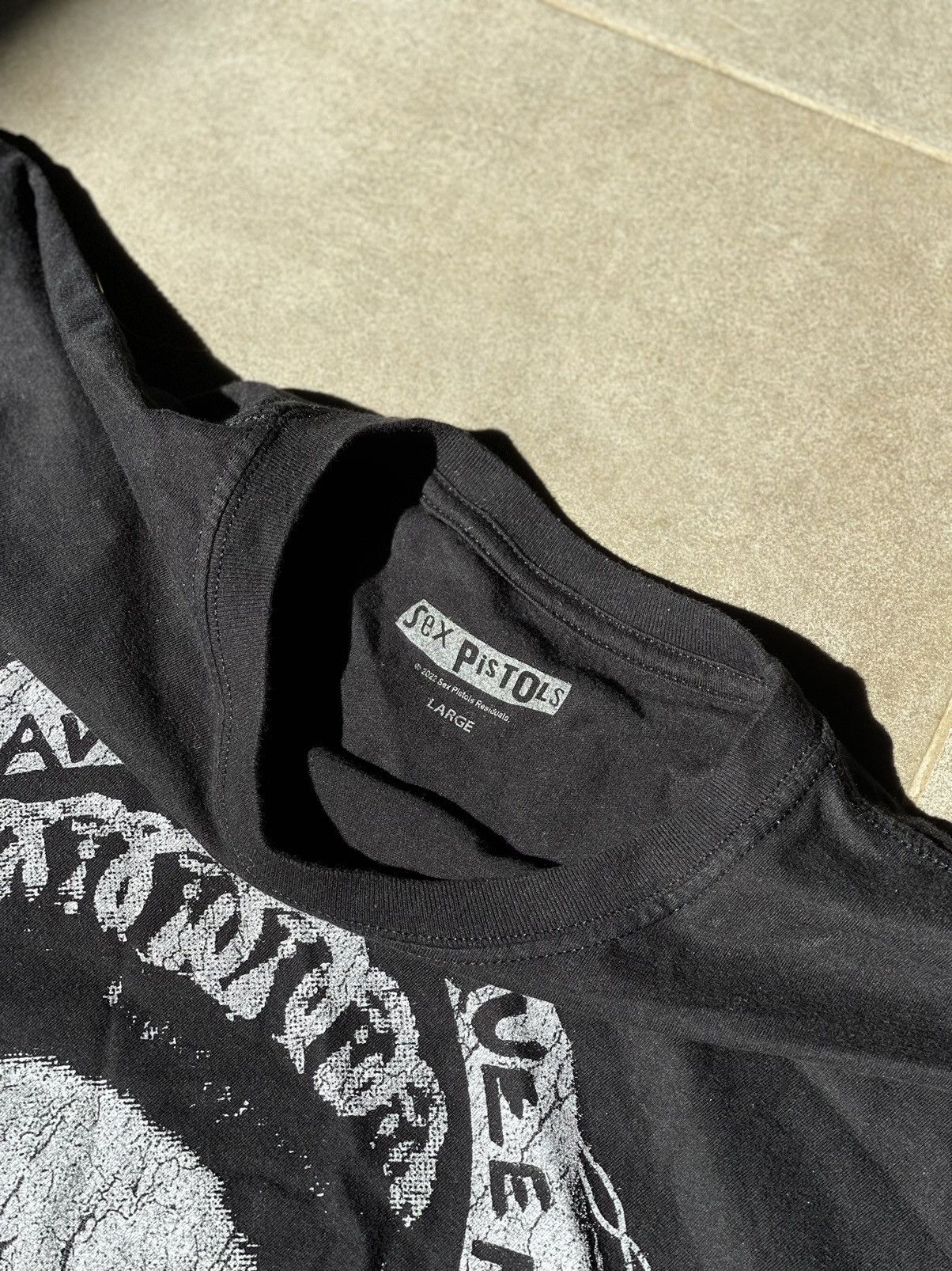 Band Tees Sex Pistols God Save the Queen merch tee t-shirt rock Size US L / EU 52-54 / 3 - 7 Thumbnail