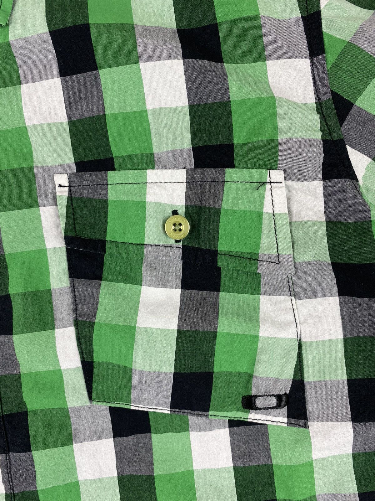 Oakley Vintage Oakley Button Up Shirt Short Sleeve Size L Size US L / EU 52-54 / 3 - 4 Thumbnail