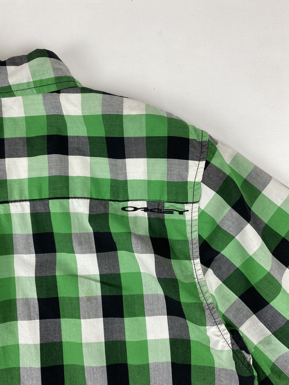 Oakley Vintage Oakley Button Up Shirt Short Sleeve Size L Size US L / EU 52-54 / 3 - 8 Thumbnail