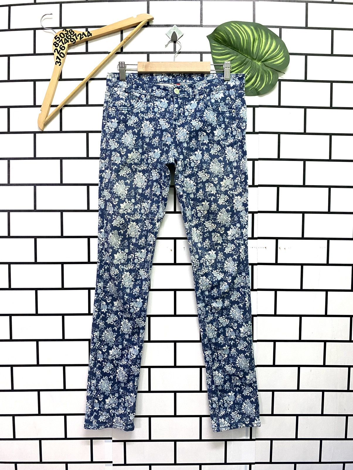 Japanese Brand × Uniqlo Floral Design UNIQLO JAPAN Skinny Pants Size US 28 / EU 44 - 1 Thumbnail