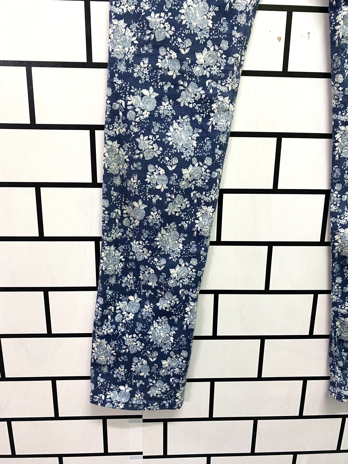 Japanese Brand × Uniqlo Floral Design UNIQLO JAPAN Skinny Pants Size US 28 / EU 44 - 14 Thumbnail