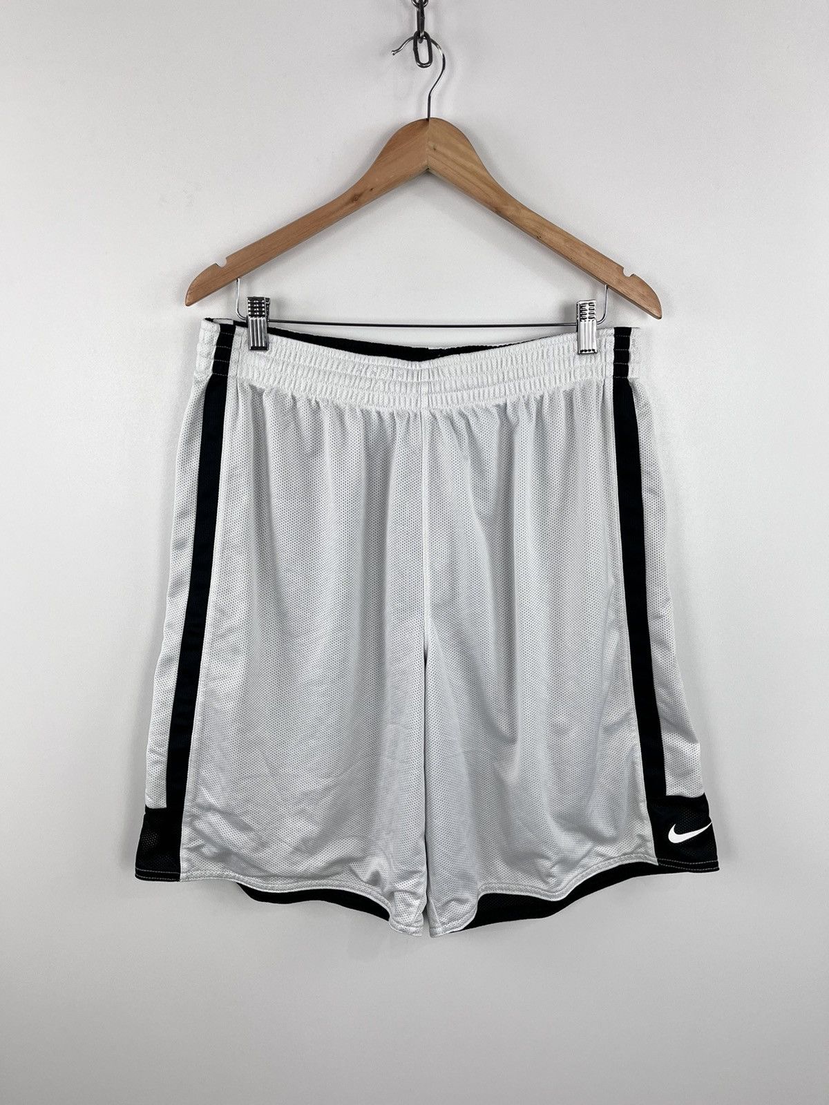 Nike × Vintage Nike Bassketball Shorts Reversible Small Swoosh Black/White Size US 36 / EU 52 - 2 Thumbnail