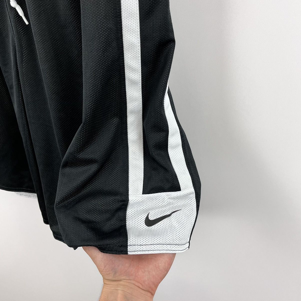 Nike × Vintage Nike Bassketball Shorts Reversible Small Swoosh Black/White Size US 36 / EU 52 - 4 Thumbnail