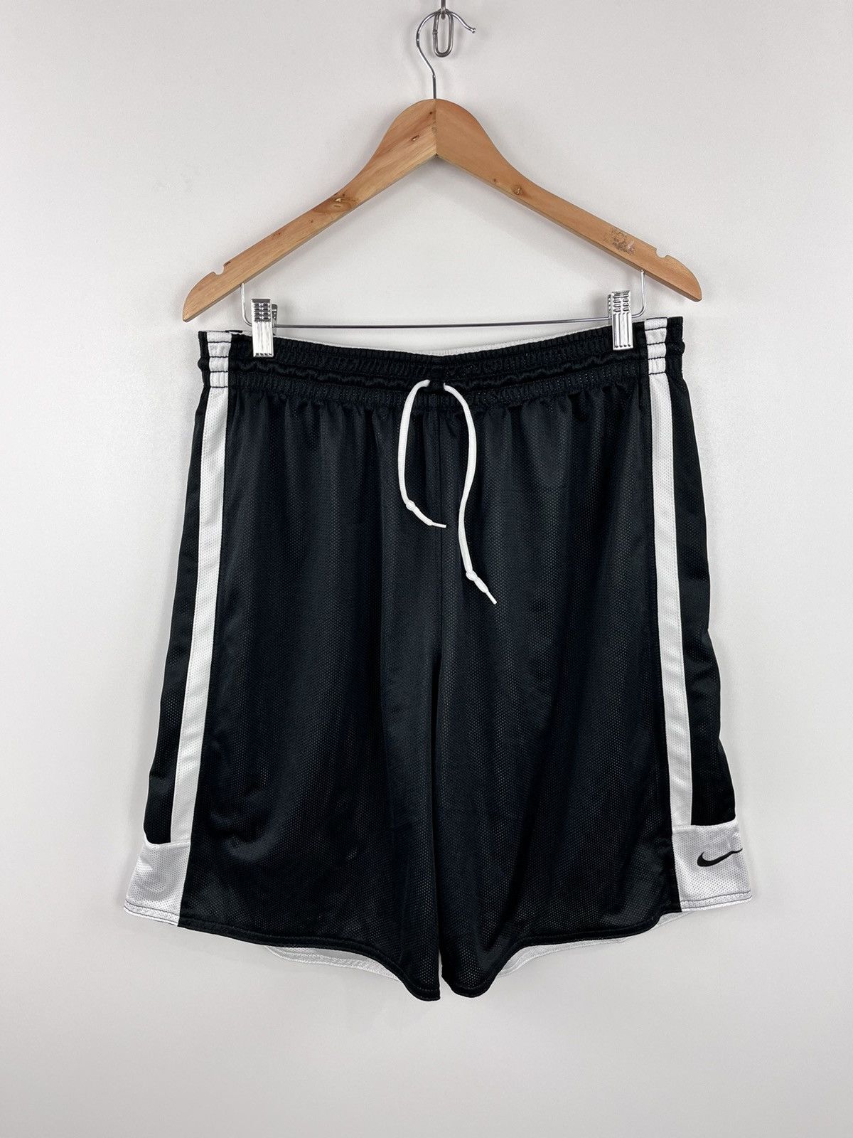 Nike × Vintage Nike Bassketball Shorts Reversible Small Swoosh Black/White Size US 36 / EU 52 - 1 Thumbnail
