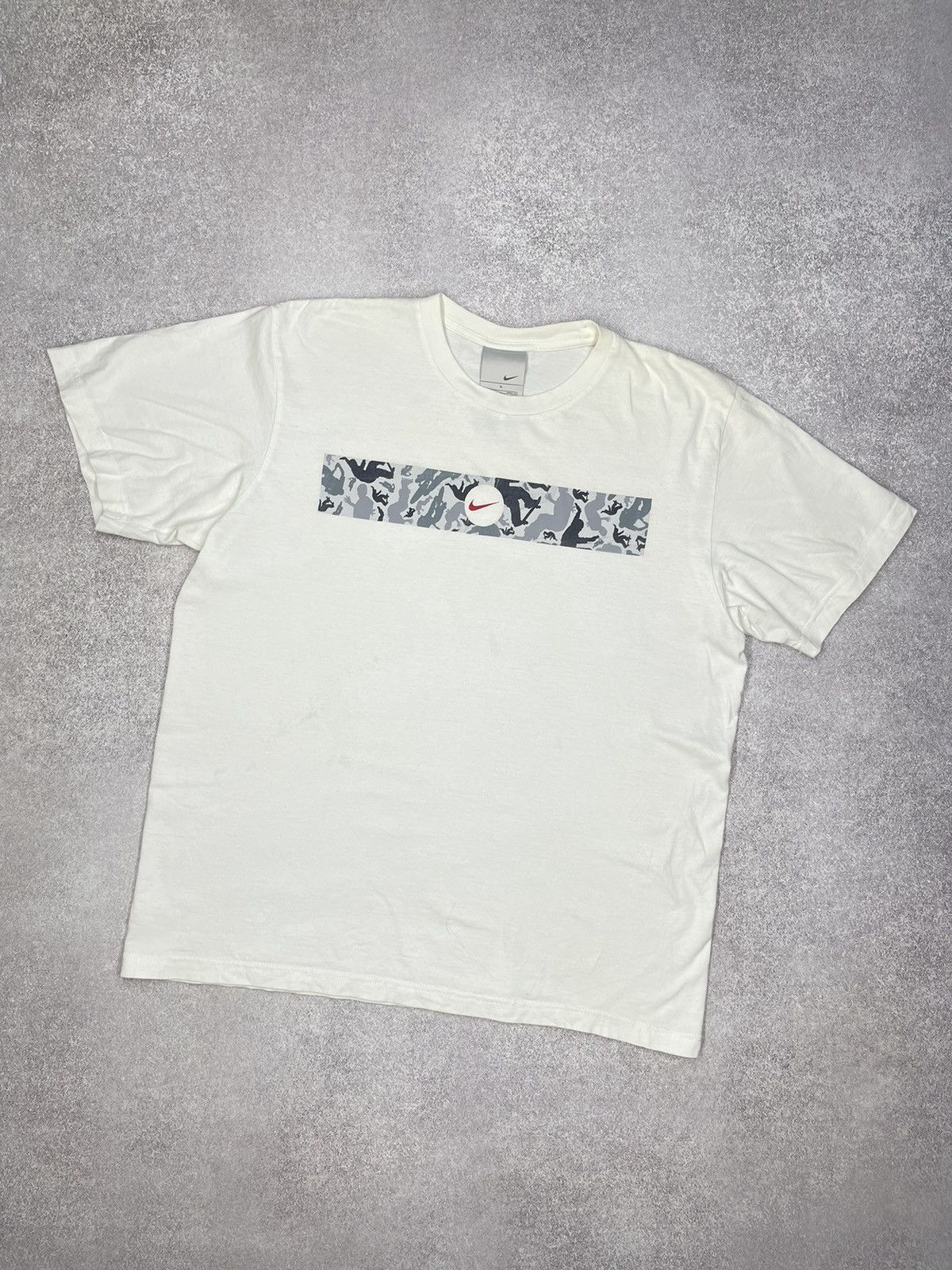 Nike Vintage Nike Skateboard White T Shirt Centr Logo Swoosh Y2K Size US L / EU 52-54 / 3 - 1 Thumbnail