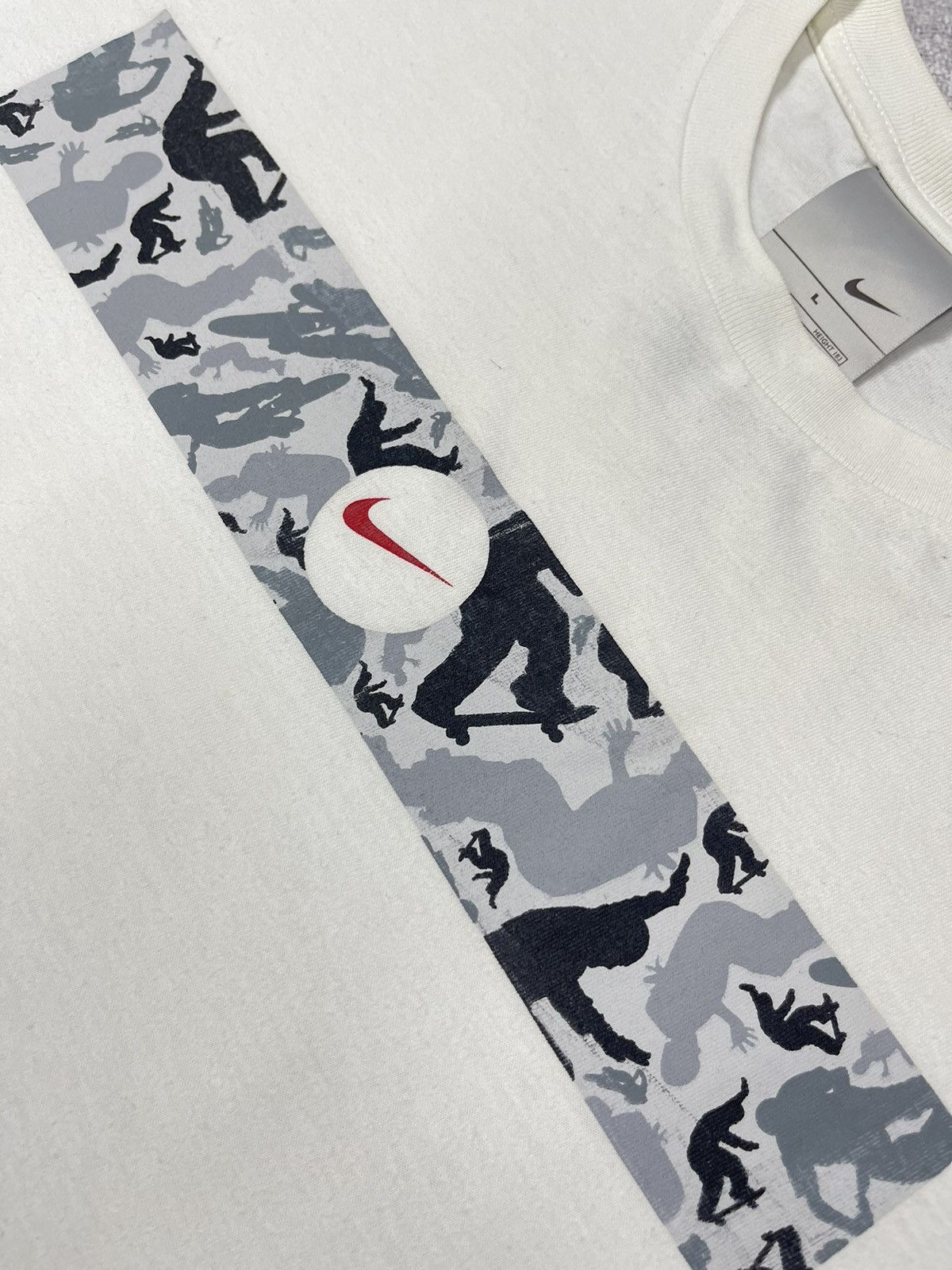 Nike Vintage Nike Skateboard White T Shirt Centr Logo Swoosh Y2K Size US L / EU 52-54 / 3 - 4 Thumbnail