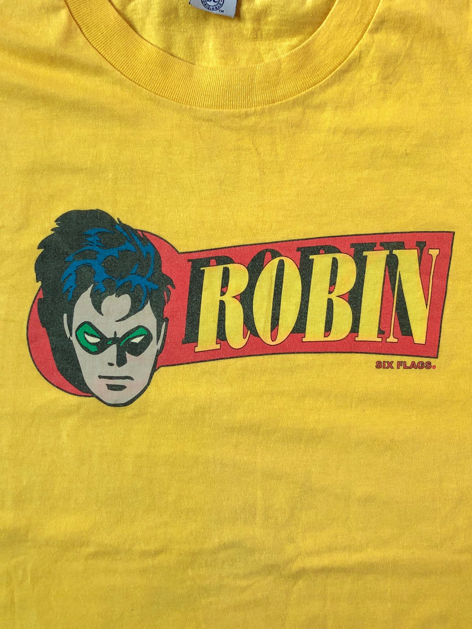DC Comics 2006 Faded 'Robin' Six Flags T-Shirt Size US XL / EU 56 / 4 - 3 Thumbnail