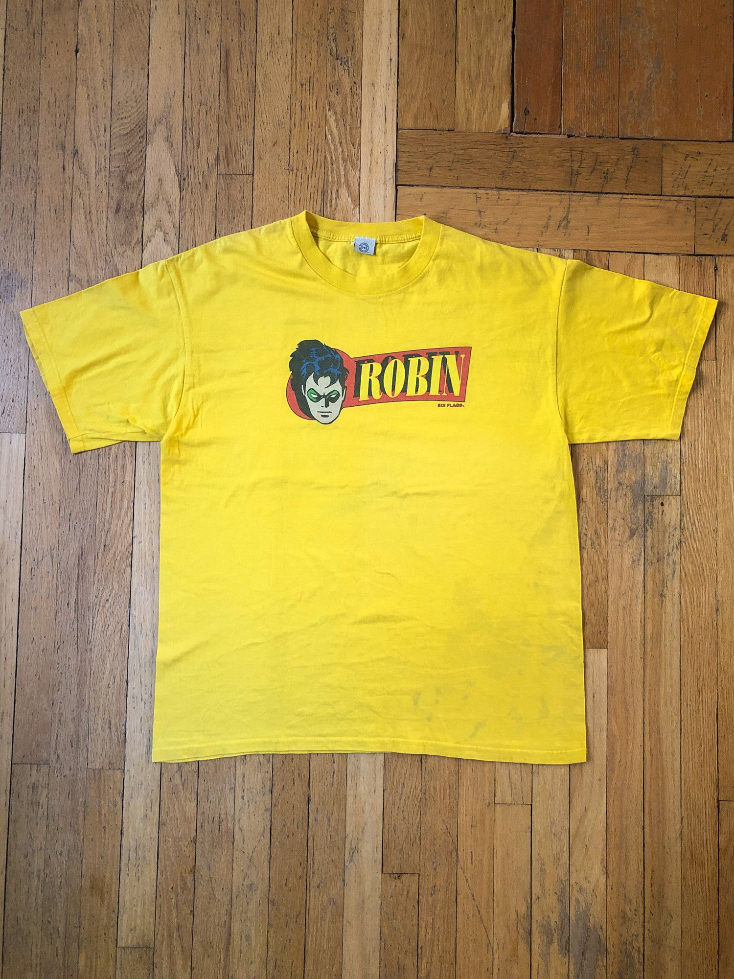 DC Comics 2006 Faded 'Robin' Six Flags T-Shirt Size US XL / EU 56 / 4 - 2 Thumbnail