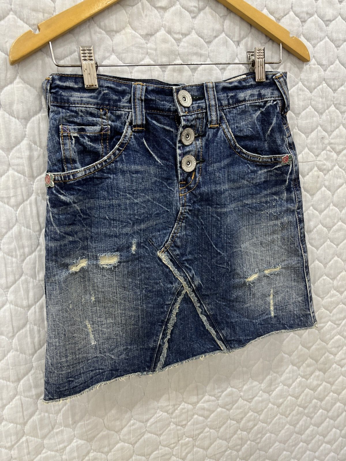 Hypebeast (Jjjj). HYPEBEAST ANGAUGE DENIM EMBROIDERY SKIRTS Size 28" / US 6 / IT 42 - 6 Thumbnail