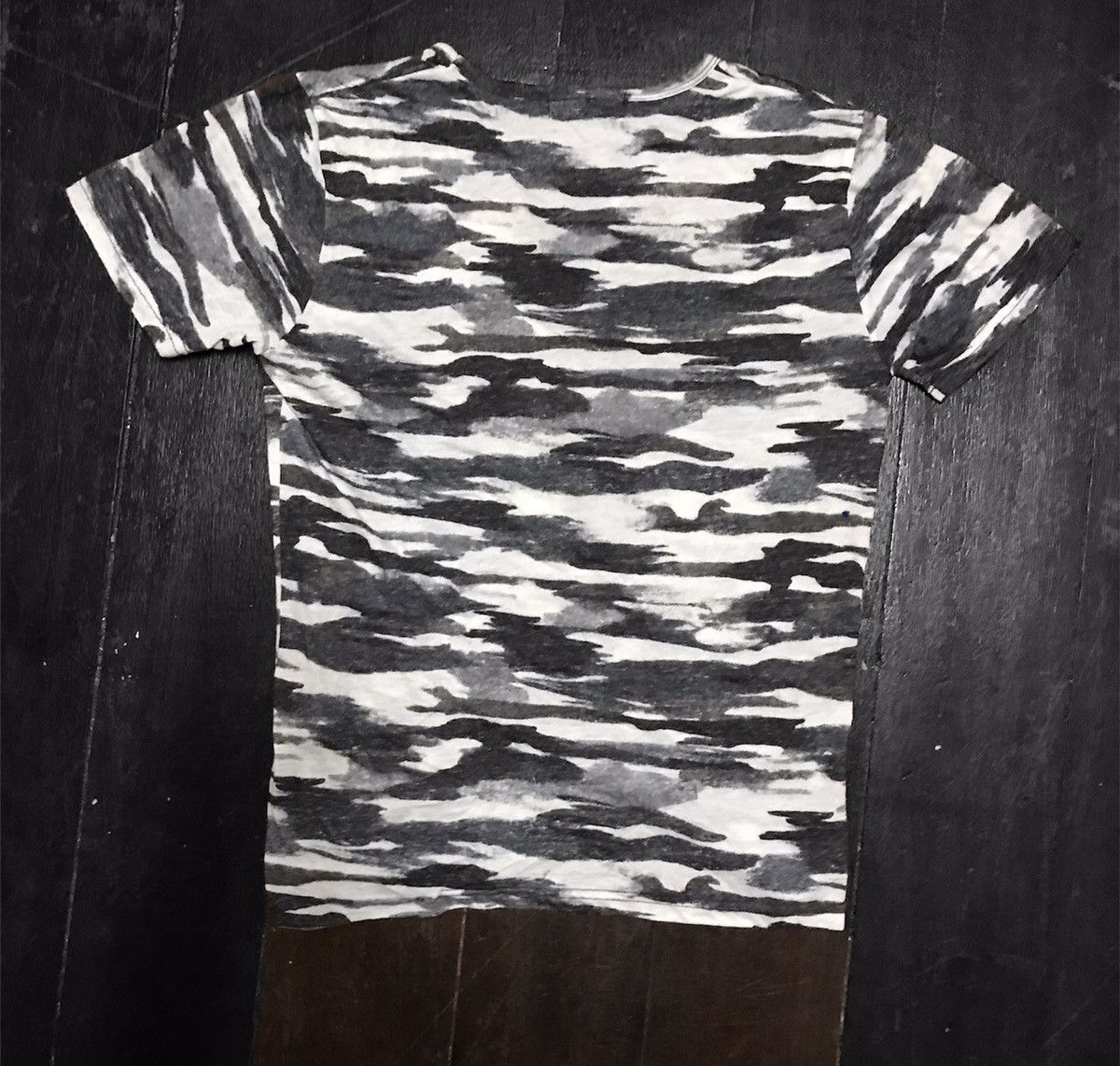 In The Attic × Seditionaries In the attic camo vneck tee slim fit Size US M / EU 48-50 / 2 - 3 Thumbnail