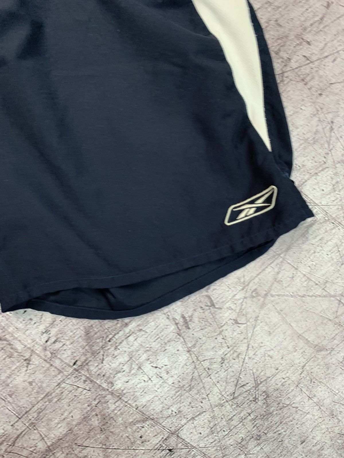 Reebok Vintage Reebok Bolton Shorts Size US 38 / EU 54 - 4 Thumbnail