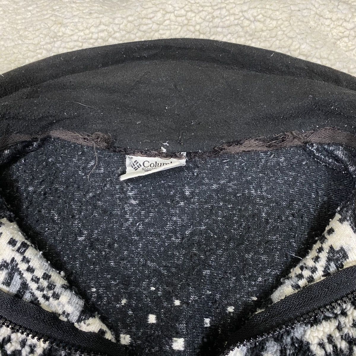 Columbia × Vintage VINTAGE COLUMBIA SPORTSWEAR ABSTRACT FLEECE ZIPPER SWEATER Size US S / EU 44-46 / 1 - 6 Thumbnail
