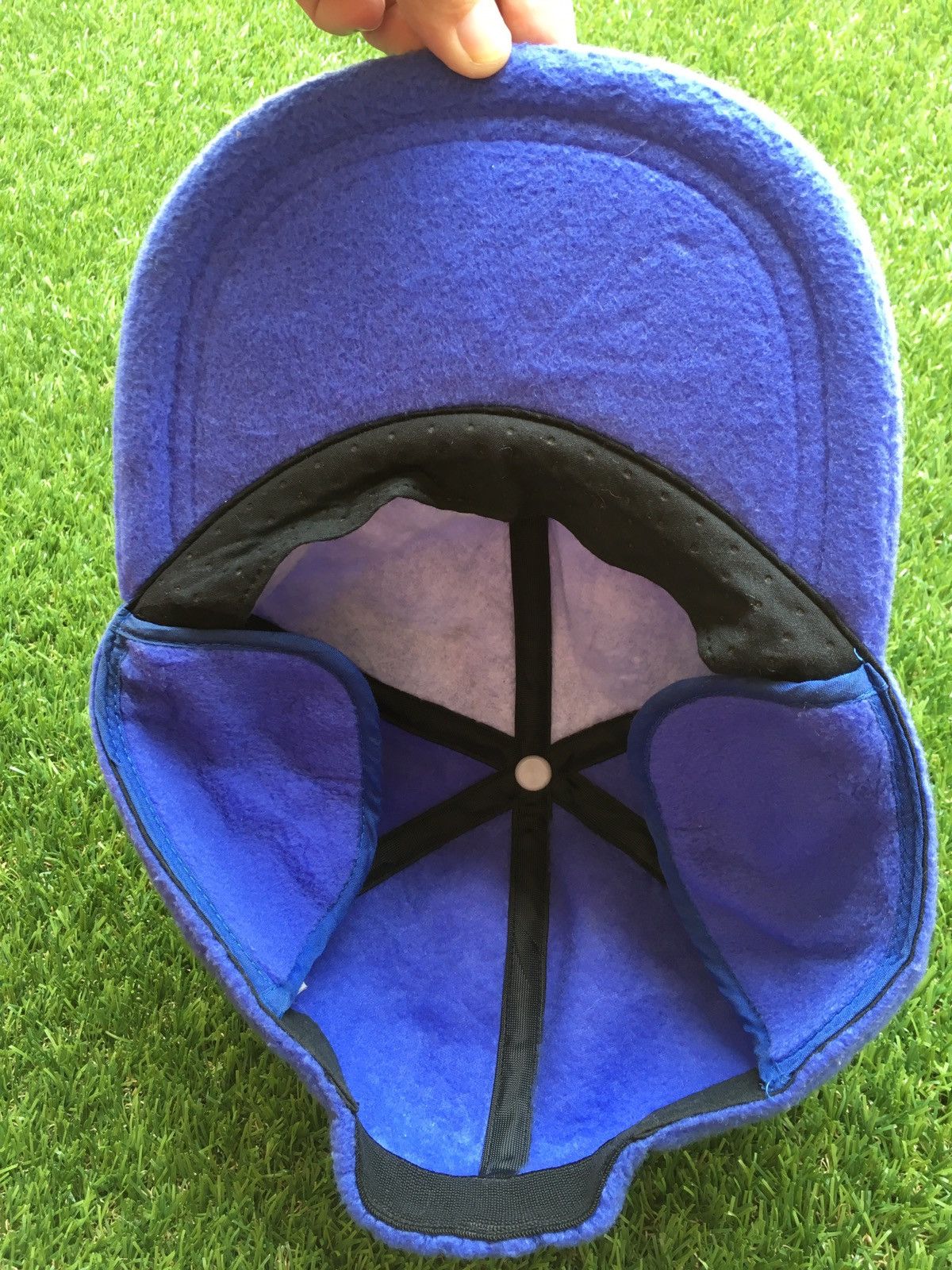 Ellesse Vintage Ellesse Cap With Ear Warmers Unisex Cap Winter Hat Size ONE SIZE - 5 Thumbnail