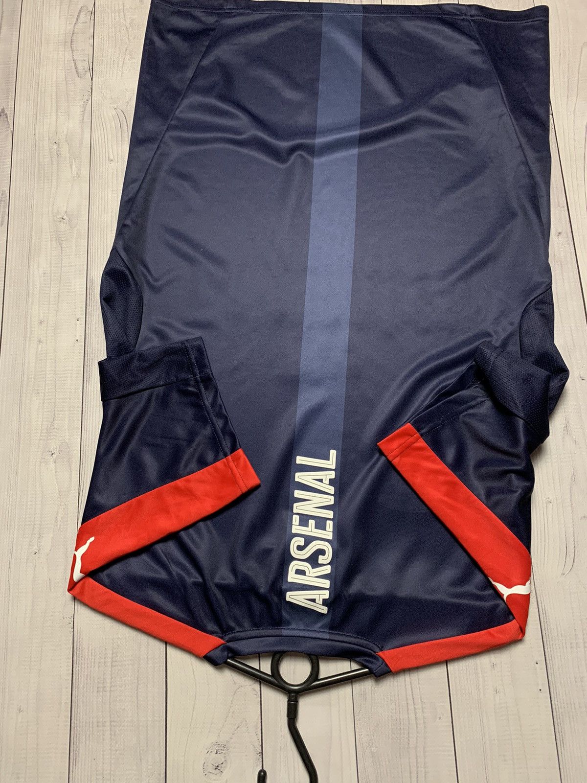 Puma × Vintage Vintage puma Arsenal soccer jersey size M Size US M / EU 48-50 / 2 - 5 Thumbnail