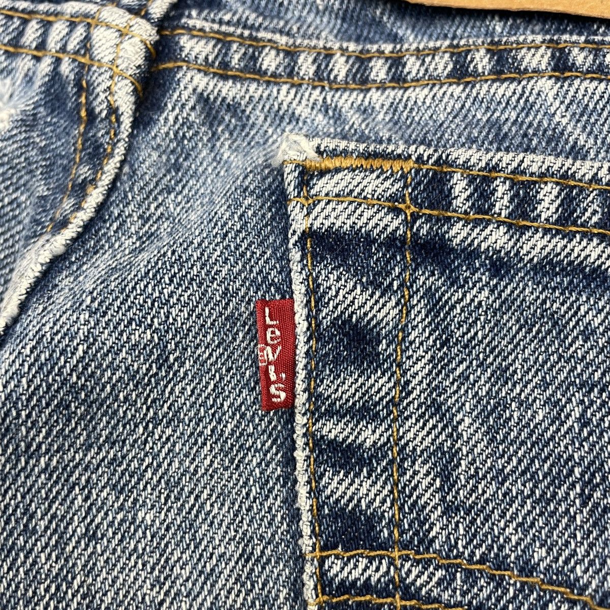 Levi's × Vintage Vintage Levi's 550 Faded Blue Jeans -wc 253 Size US 33 - 9 Thumbnail