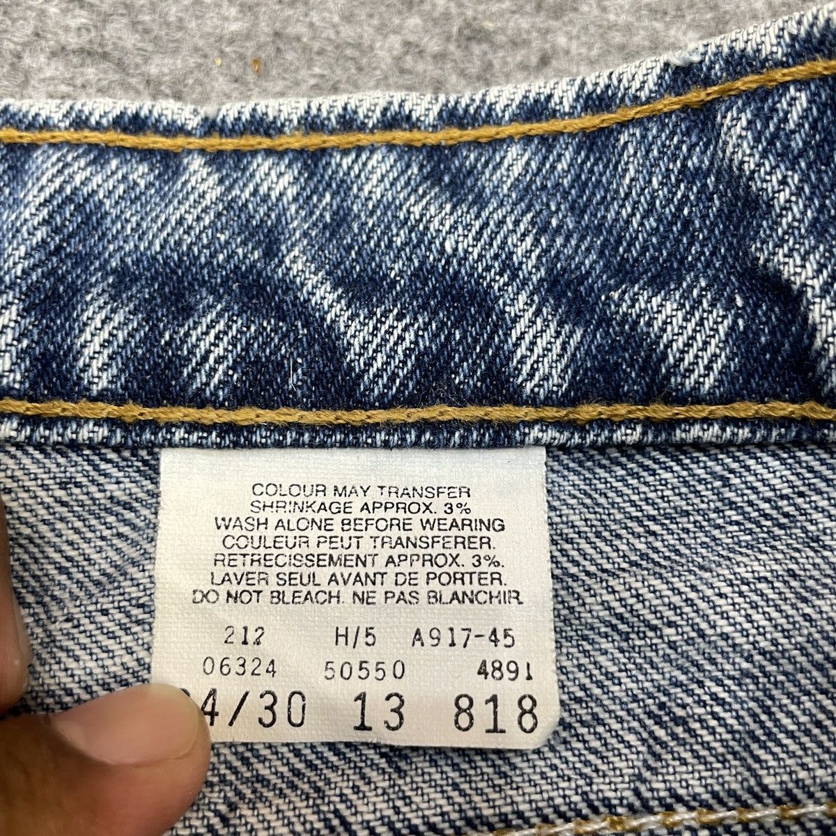 Levi's × Vintage Vintage Levi's 550 Faded Blue Jeans -wc 253 Size US 33 - 8 Thumbnail