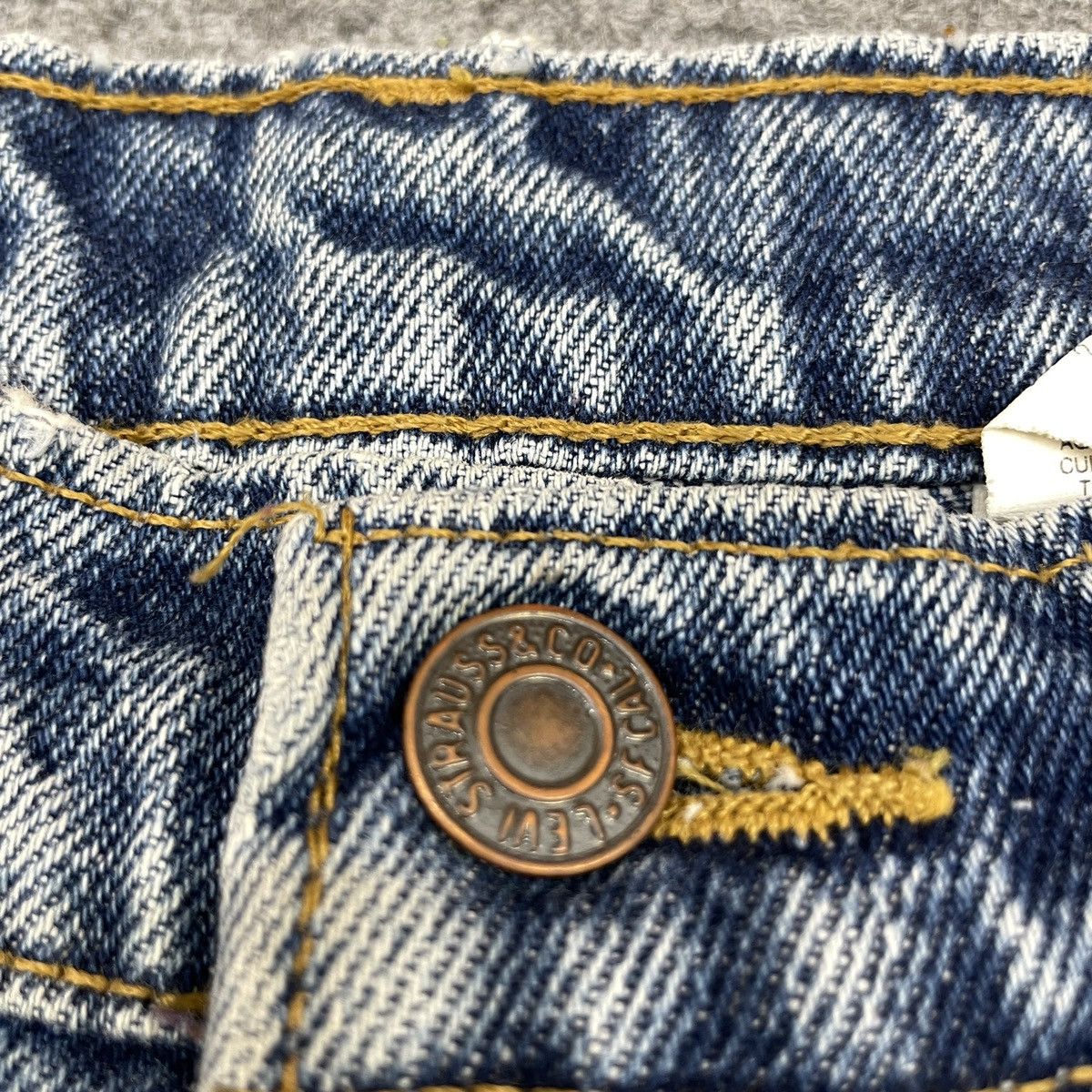 Levi's × Vintage Vintage Levi's 550 Faded Blue Jeans -wc 253 Size US 33 - 6 Thumbnail