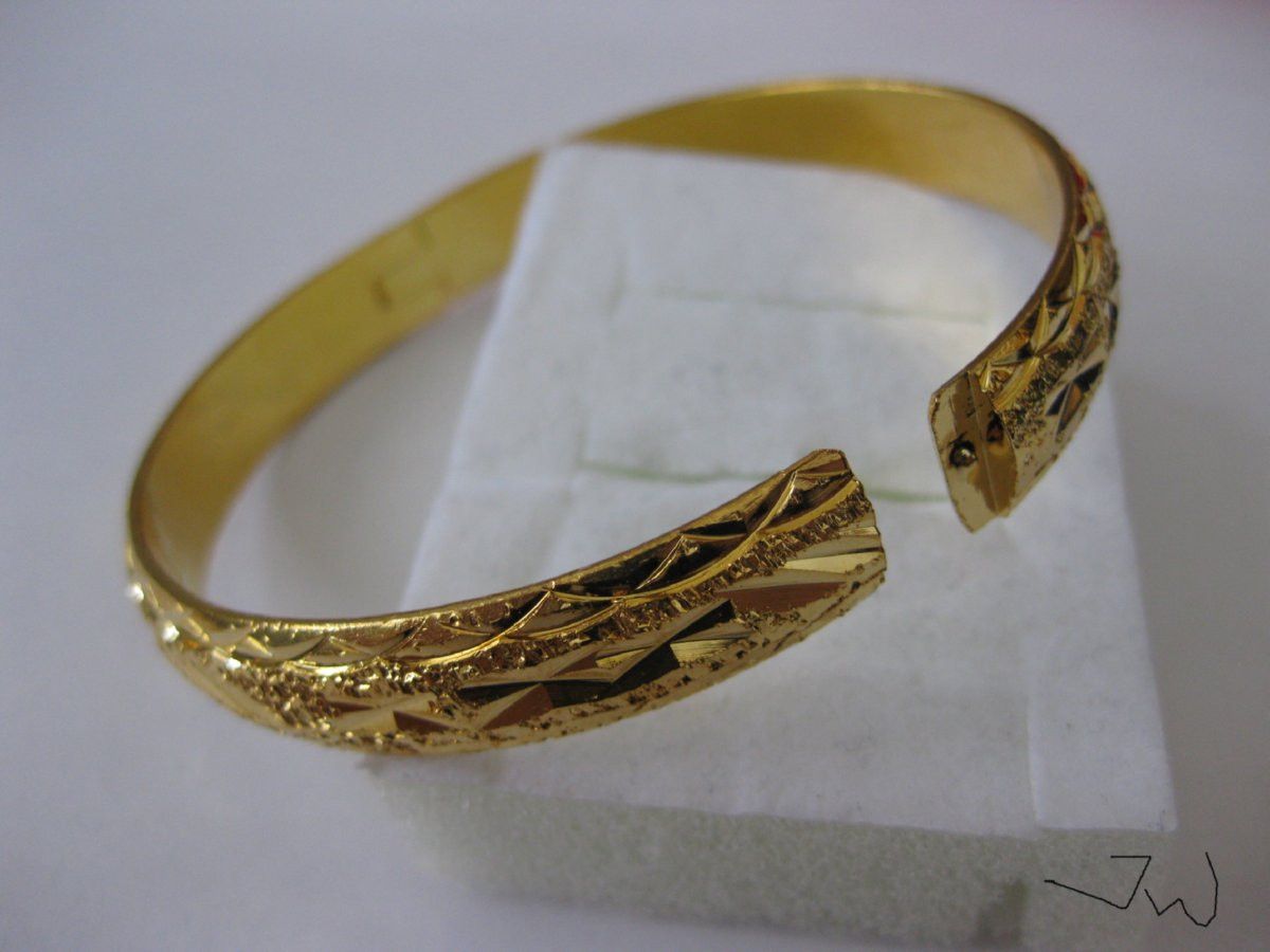 Jewelry Gold Bangle Bracelet Size ONE SIZE - 1 Thumbnail