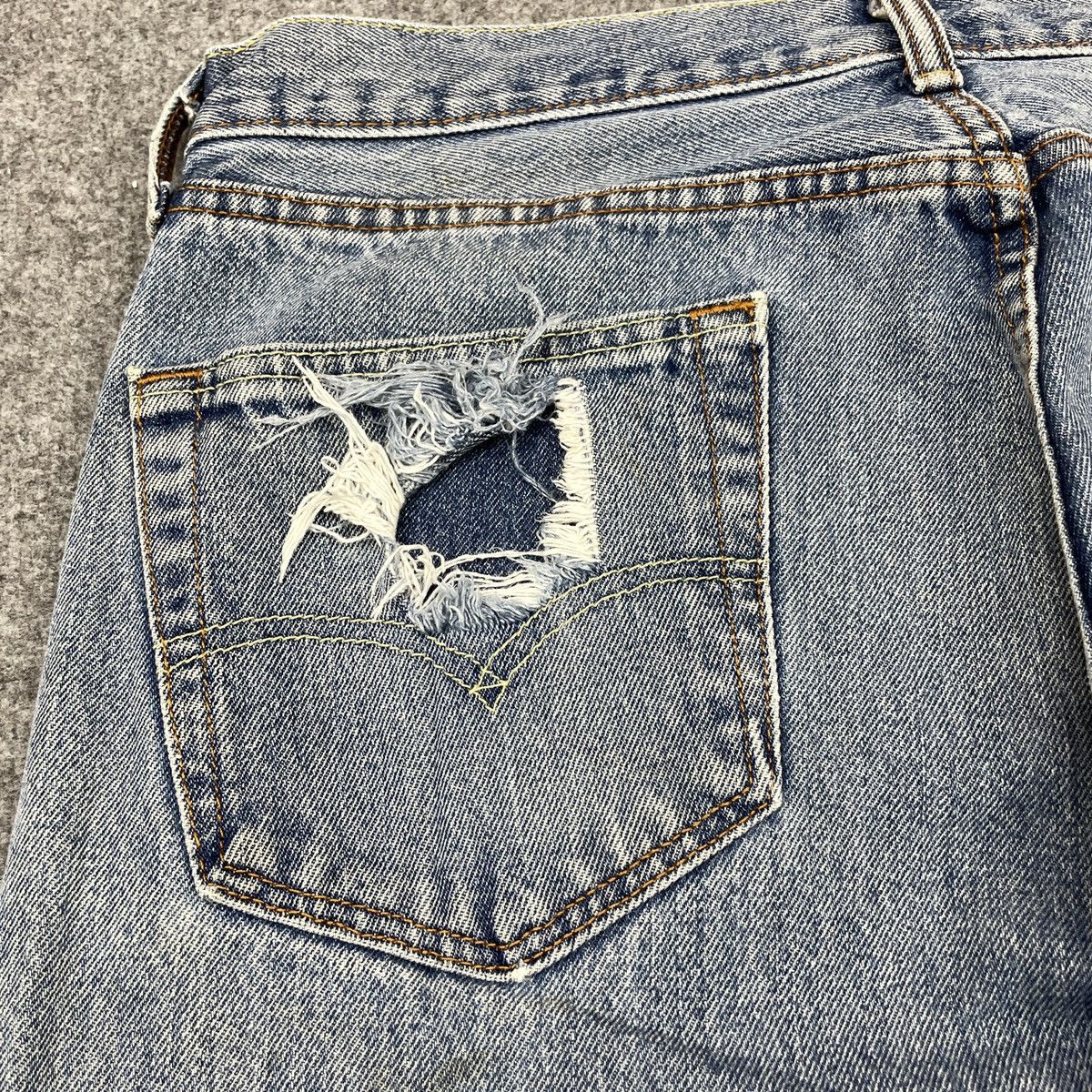 Levi's × Vintage Vintage Levi's 505 Distressed Faded Jeans -wc 256 Size US 35 - 9 Thumbnail