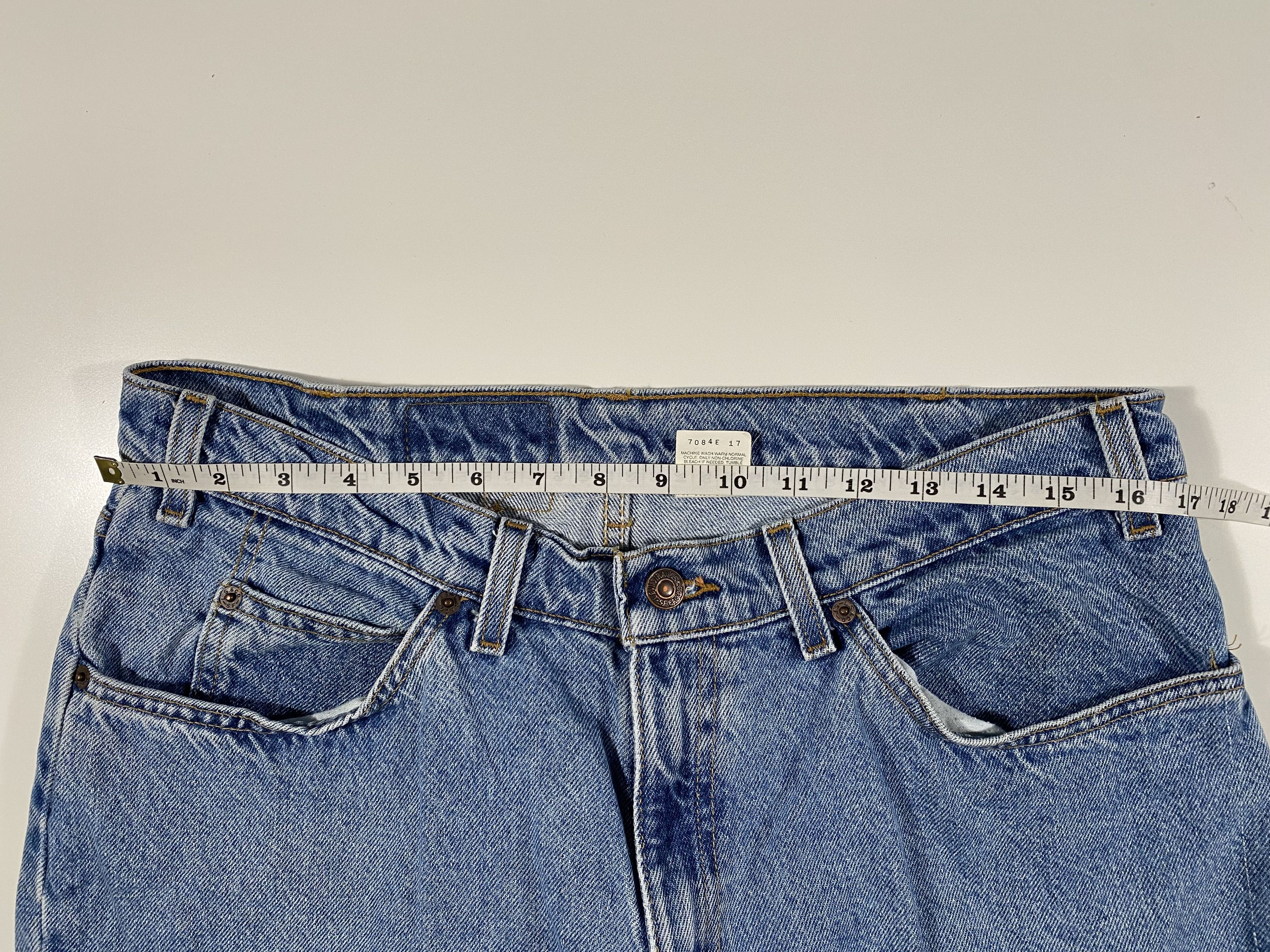 Levi's 1995 Levi's orange tab light wash Husky cropped jeans 33x25 Size US 33 - 6 Thumbnail