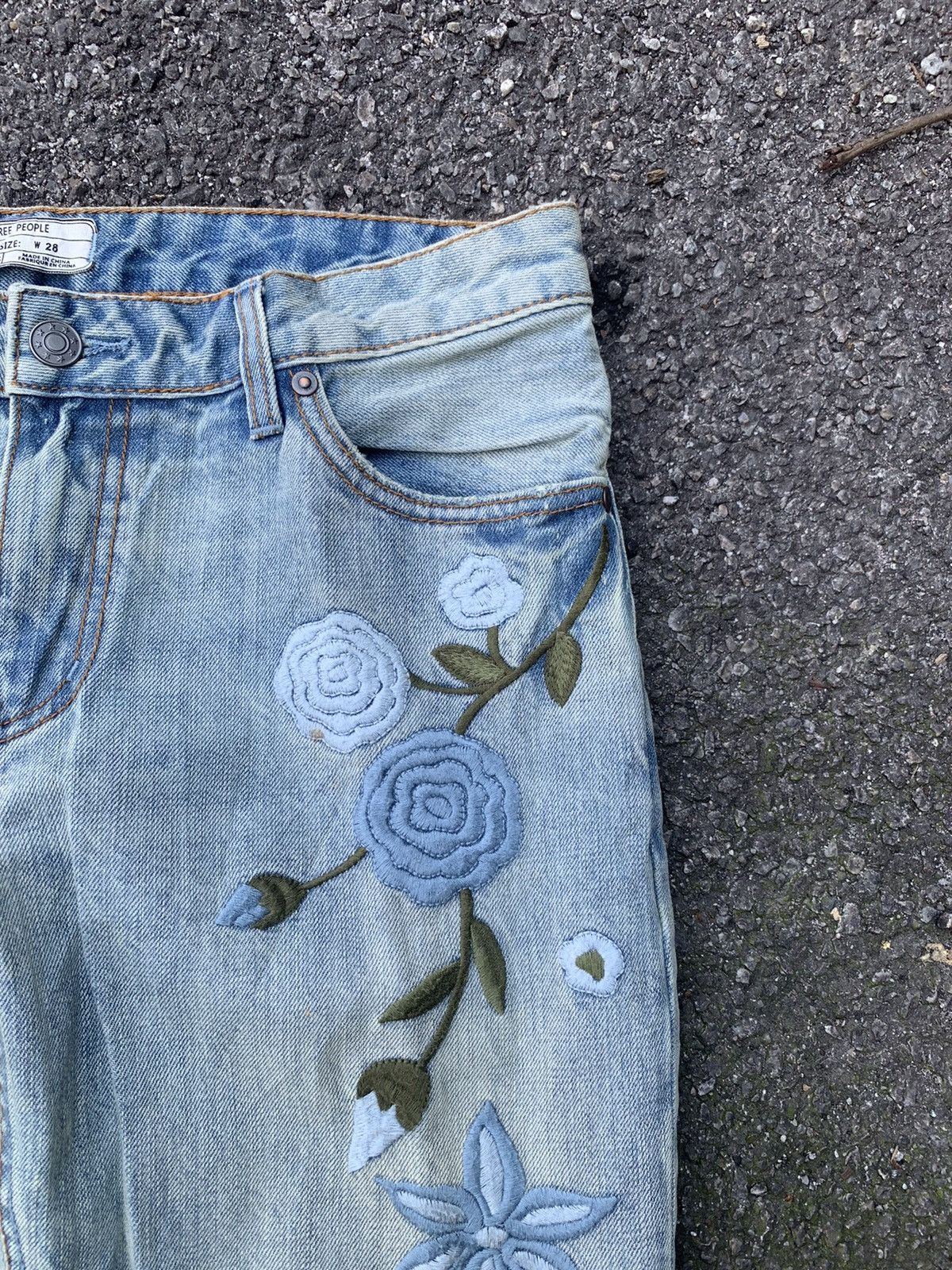 Designer × Japanese Brand × Vintage Designer Flower Spellout Style Logo Jeans Size US 32 / EU 48 - 2 Thumbnail
