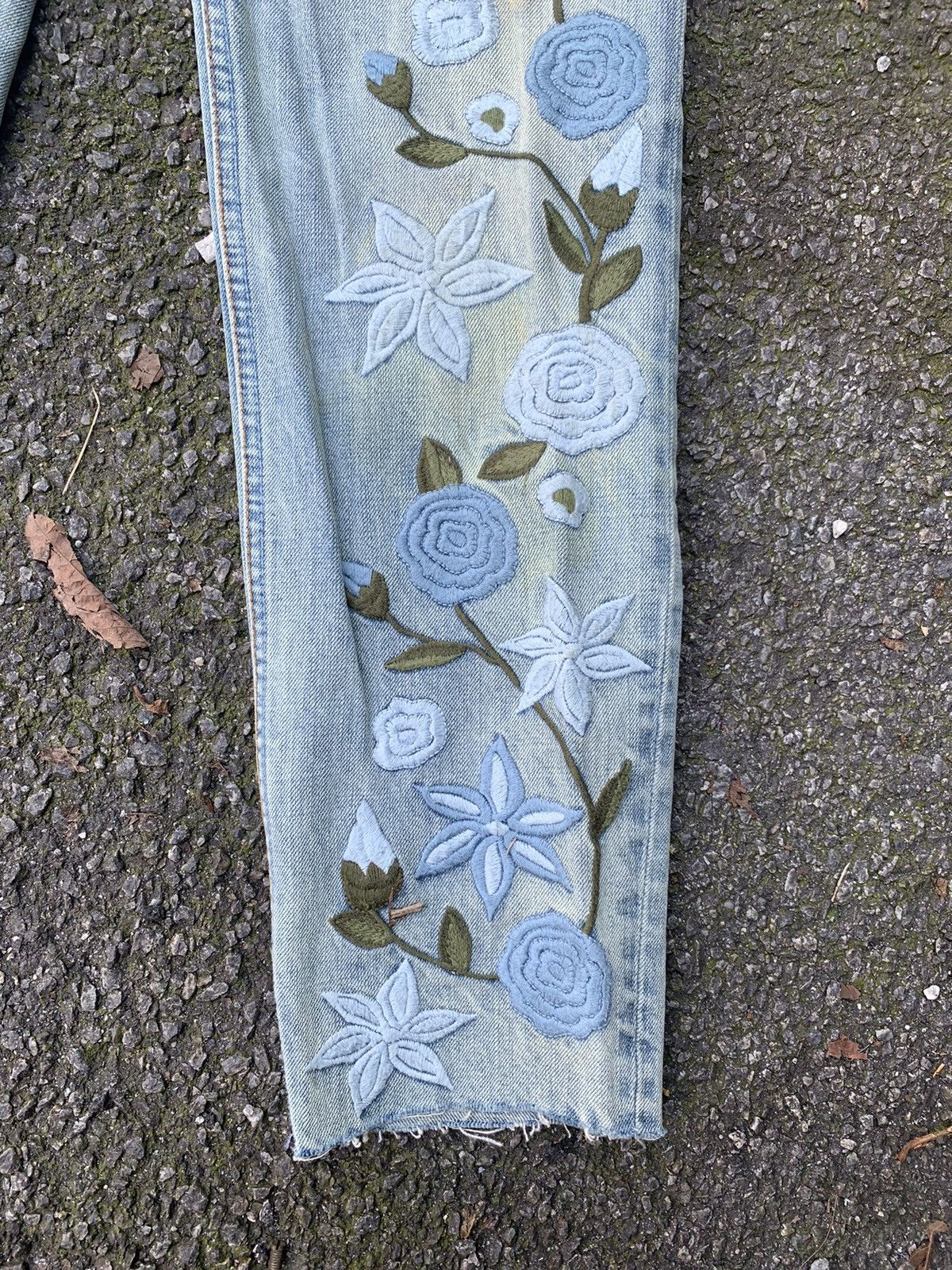 Designer × Japanese Brand × Vintage Designer Flower Spellout Style Logo Jeans Size US 32 / EU 48 - 4 Thumbnail