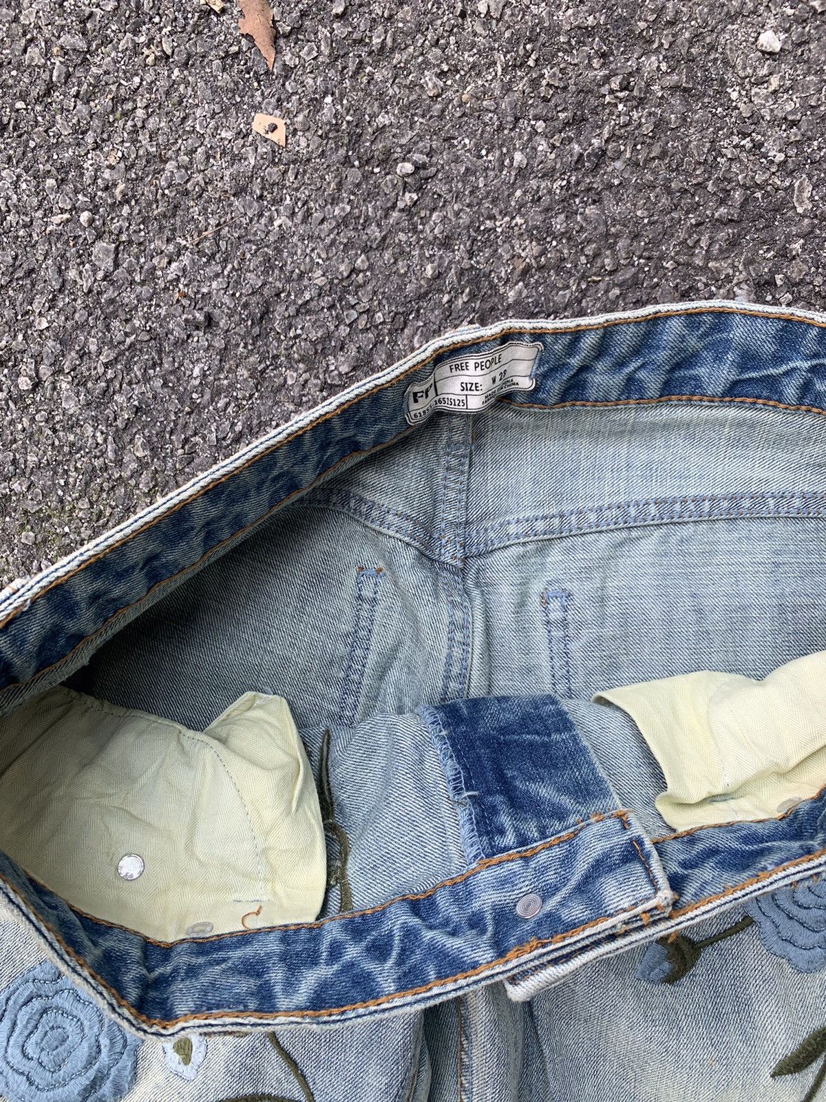 Designer × Japanese Brand × Vintage Designer Flower Spellout Style Logo Jeans Size US 32 / EU 48 - 7 Thumbnail