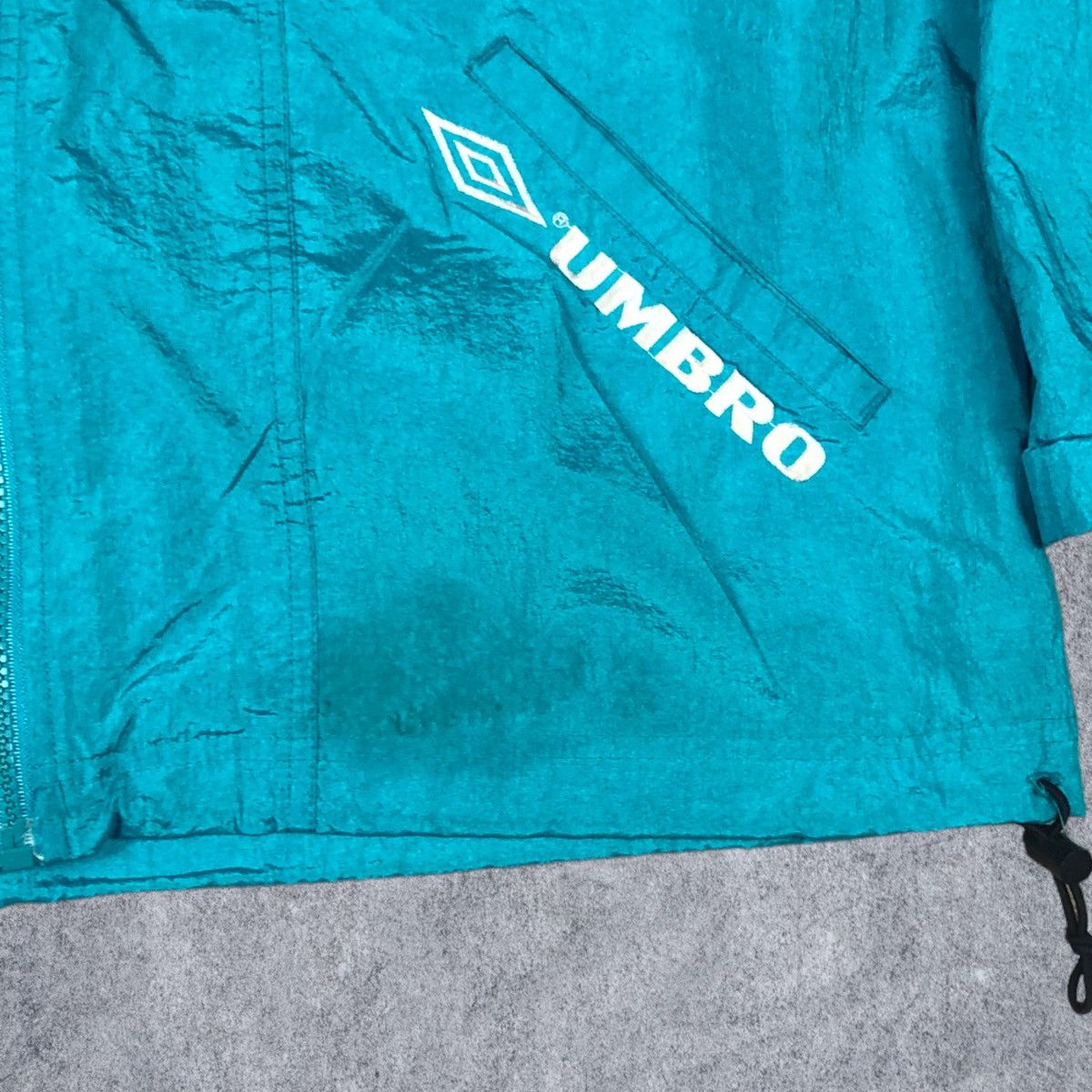Umbro × Vintage Vintage 90s Umbro Logo Stained Windbreaker Adult Size L Size US L / EU 52-54 / 3 - 2 Thumbnail