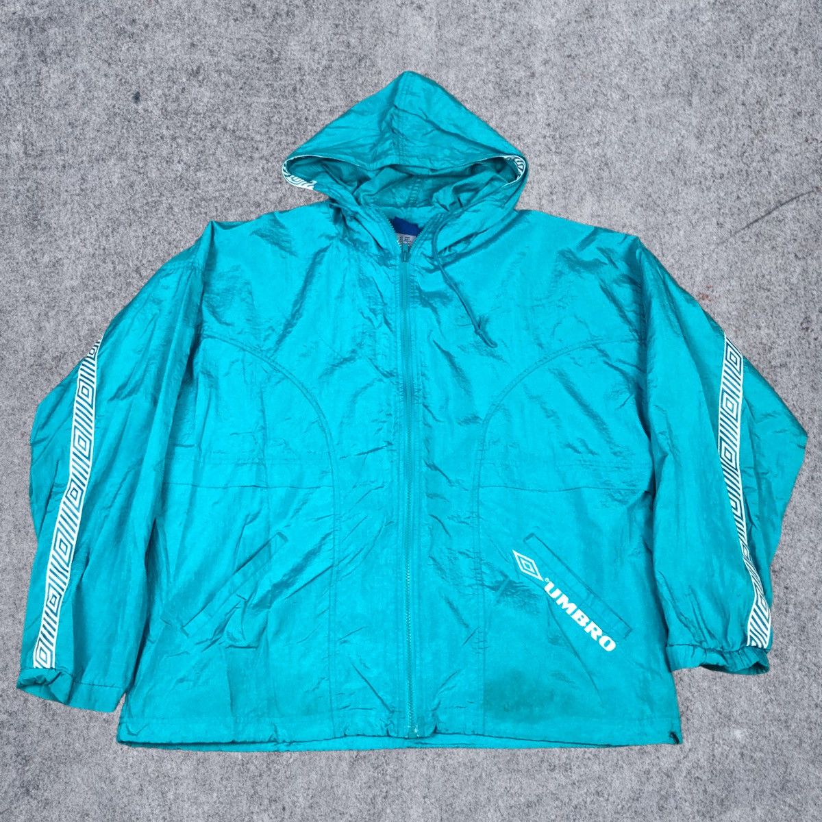Umbro × Vintage Vintage 90s Umbro Logo Stained Windbreaker Adult Size L Size US L / EU 52-54 / 3 - 1 Thumbnail