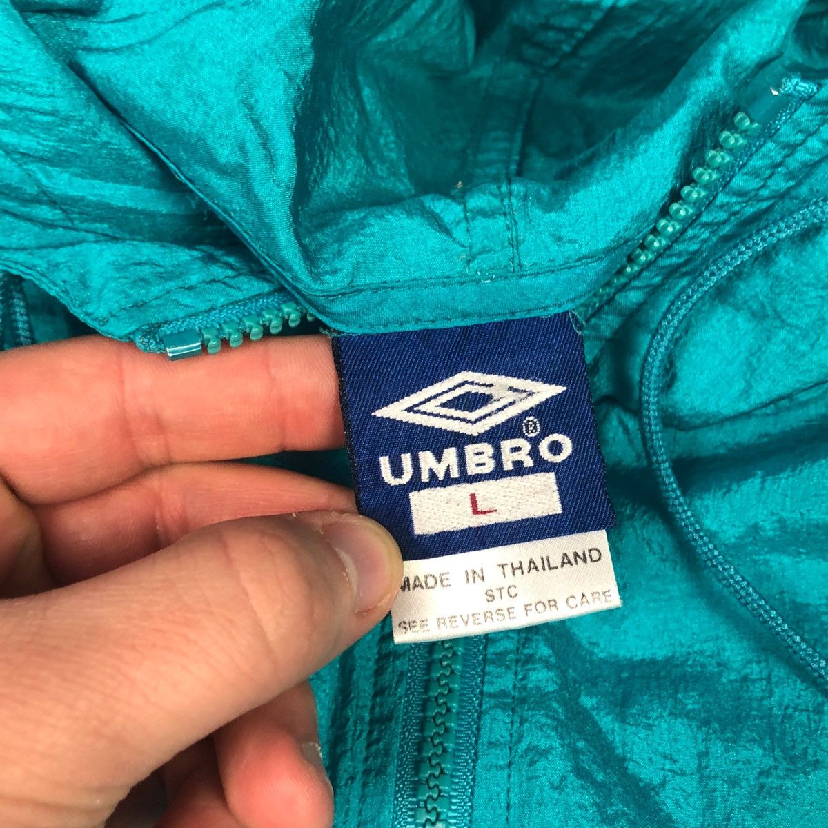 Umbro × Vintage Vintage 90s Umbro Logo Stained Windbreaker Adult Size L Size US L / EU 52-54 / 3 - 3 Thumbnail