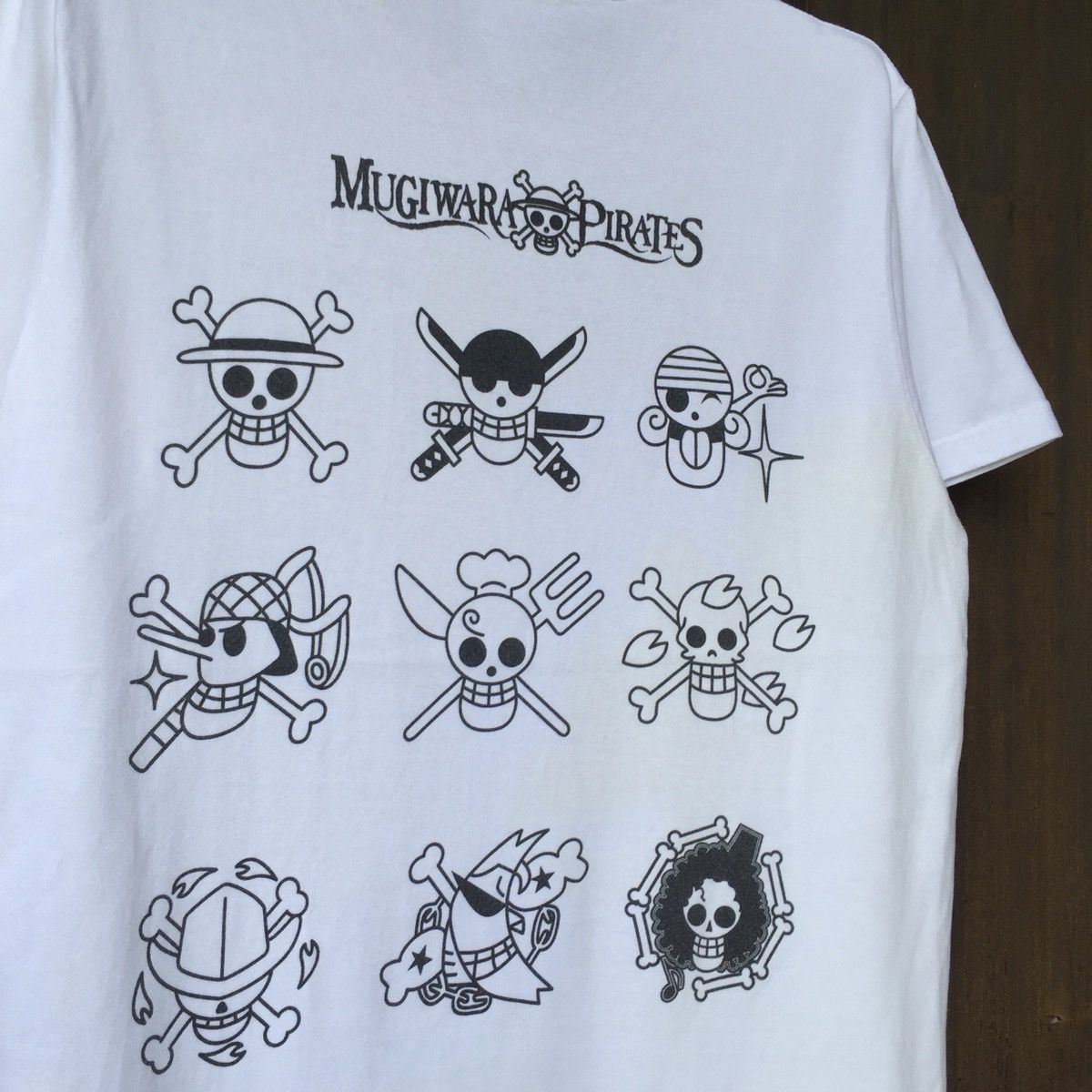 Japanese Brand One piece t shirt spell out big design. Mugiwara pirates Size US L / EU 52-54 / 3 - 3 Thumbnail