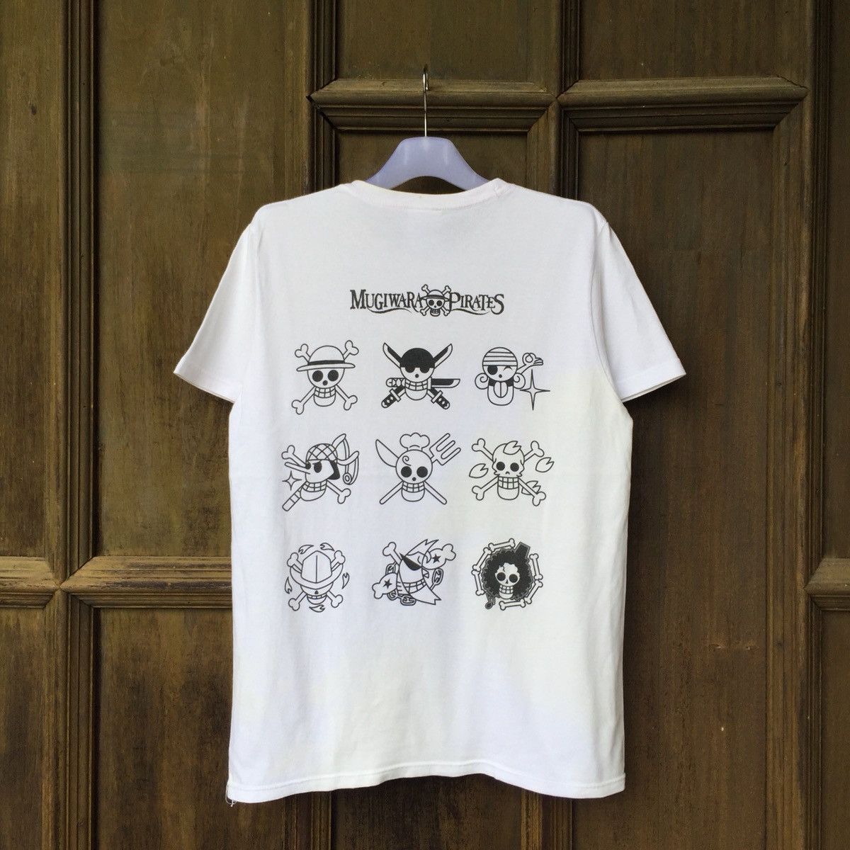 Japanese Brand One piece t shirt spell out big design. Mugiwara pirates Size US L / EU 52-54 / 3 - 1 Thumbnail
