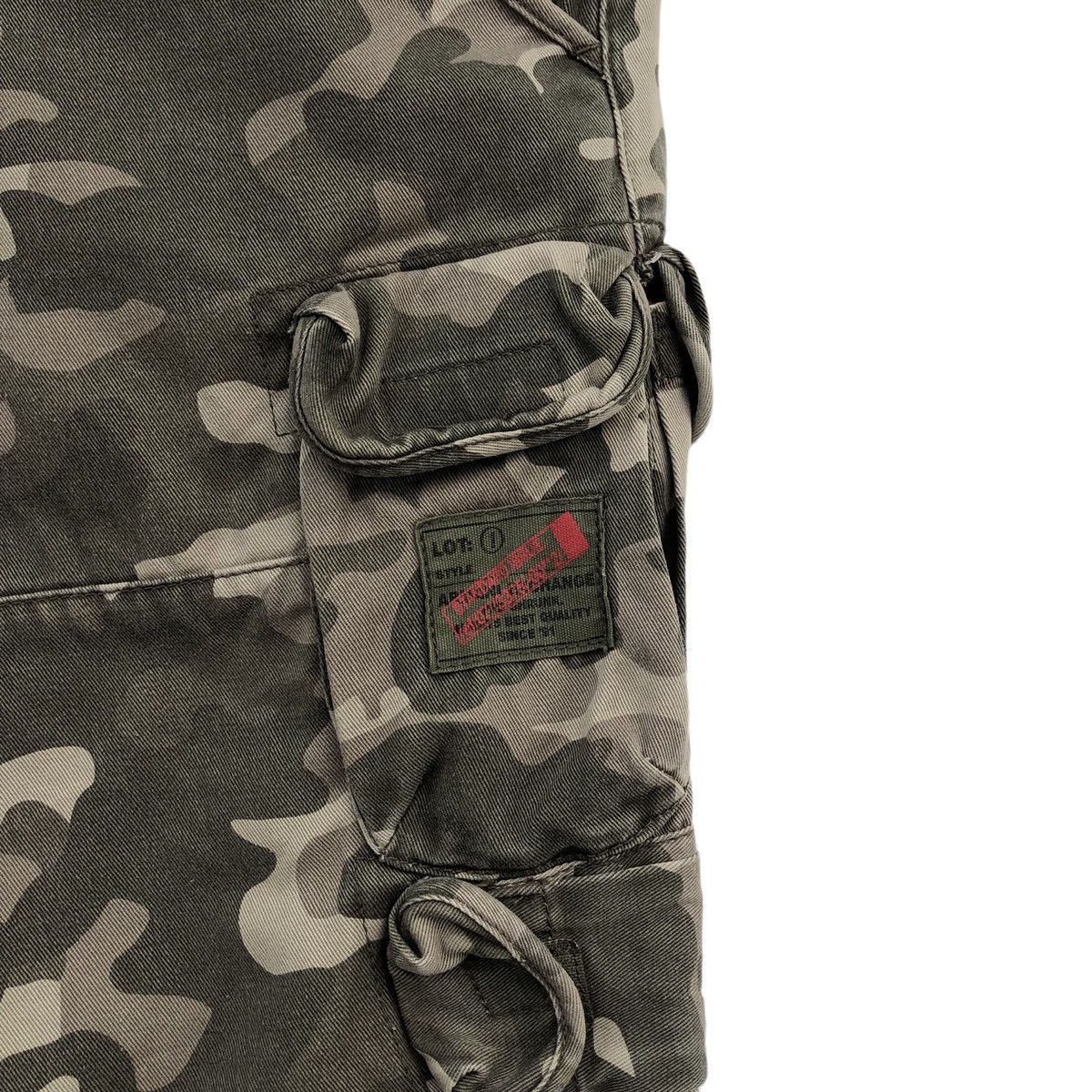Armani Exchange Armani Exchange Camouflage Cargo Short Pant Size US 30 / EU 46 - 4 Thumbnail