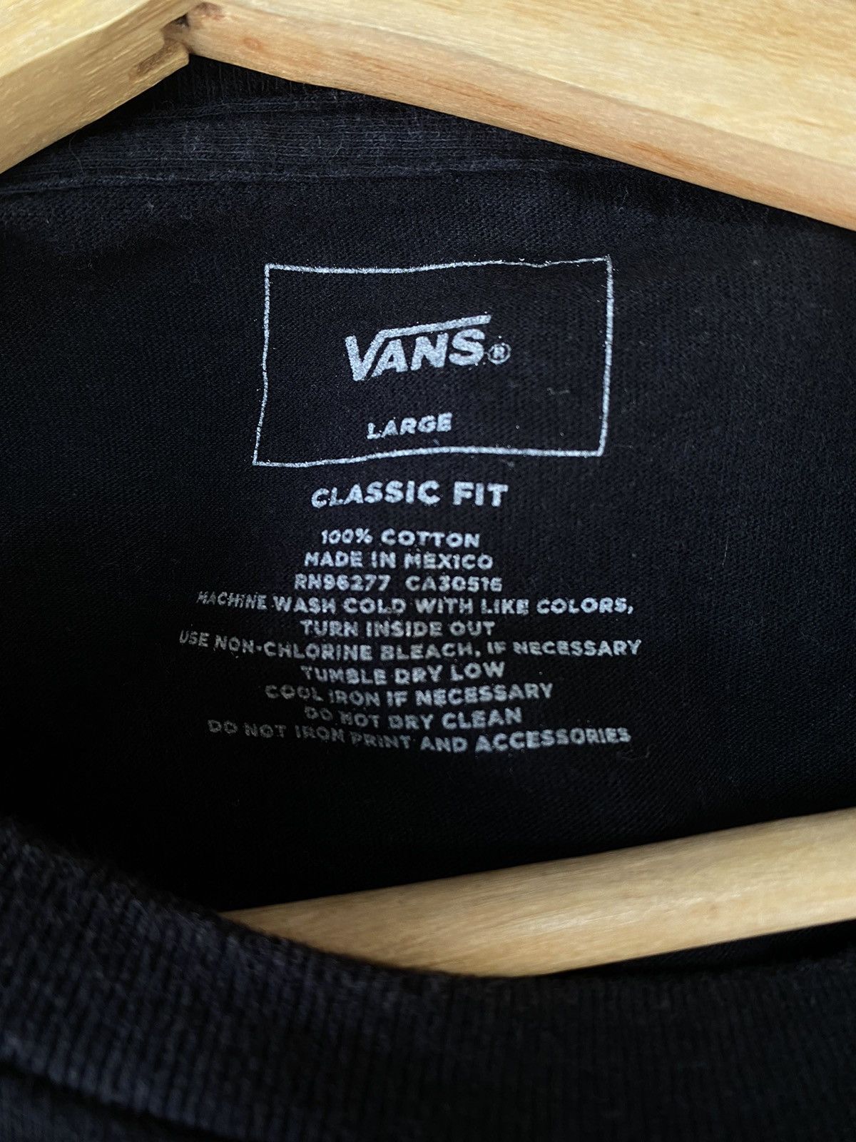 Vans Vans Off The Wall Center Logo Long Sleeve Tshirt Size US L / EU 52-54 / 3 - 6 Thumbnail