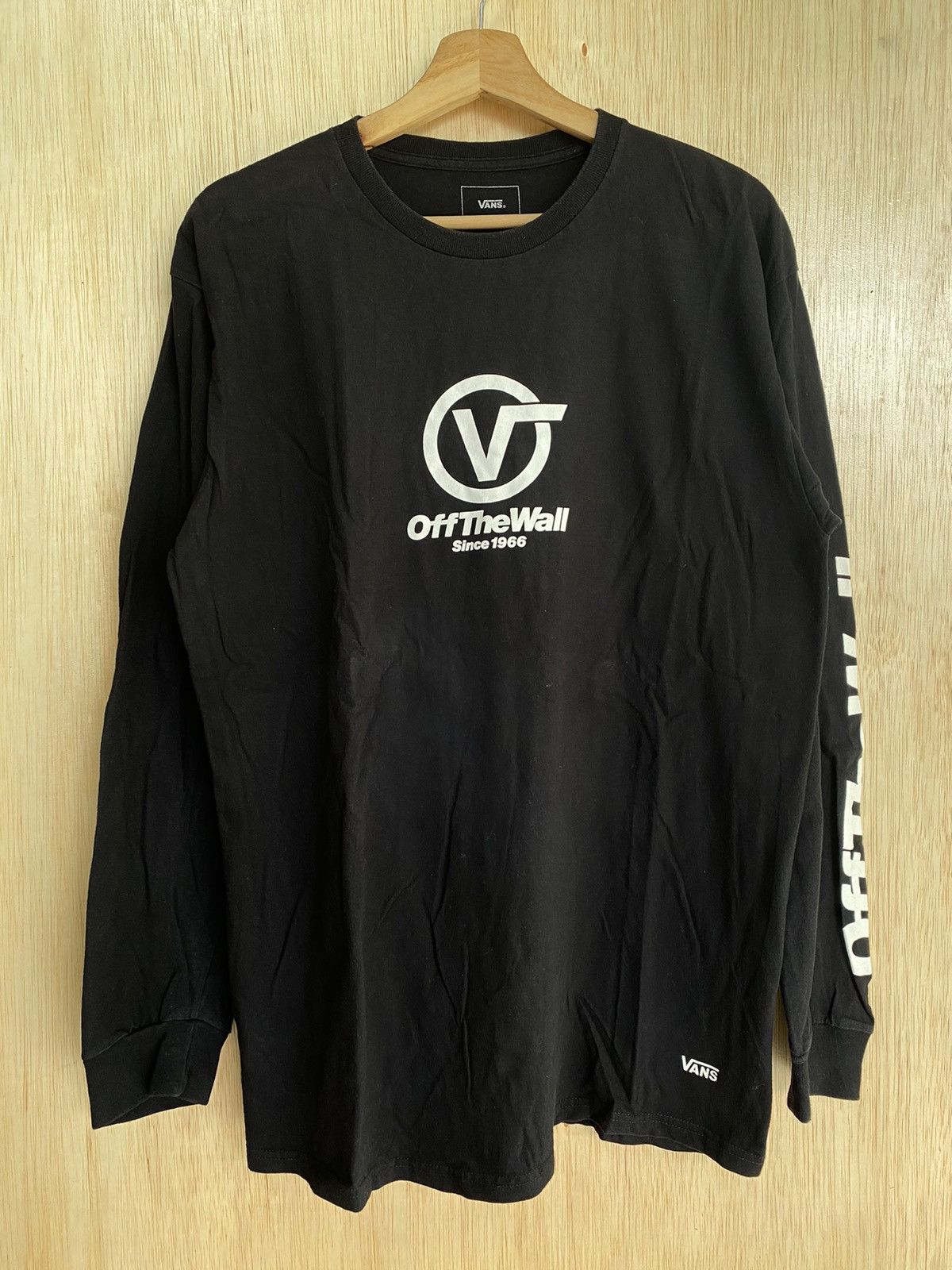 Vans Vans Off The Wall Center Logo Long Sleeve Tshirt Size US L / EU 52-54 / 3 - 1 Thumbnail