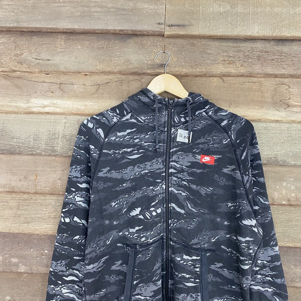 Nike Nike camo sweater Hoodies #3684 Size US L / EU 52-54 / 3 - 9 Thumbnail