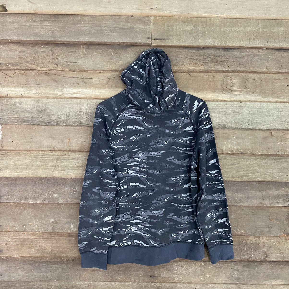 Nike Nike camo sweater Hoodies #3684 Size US L / EU 52-54 / 3 - 14 Thumbnail