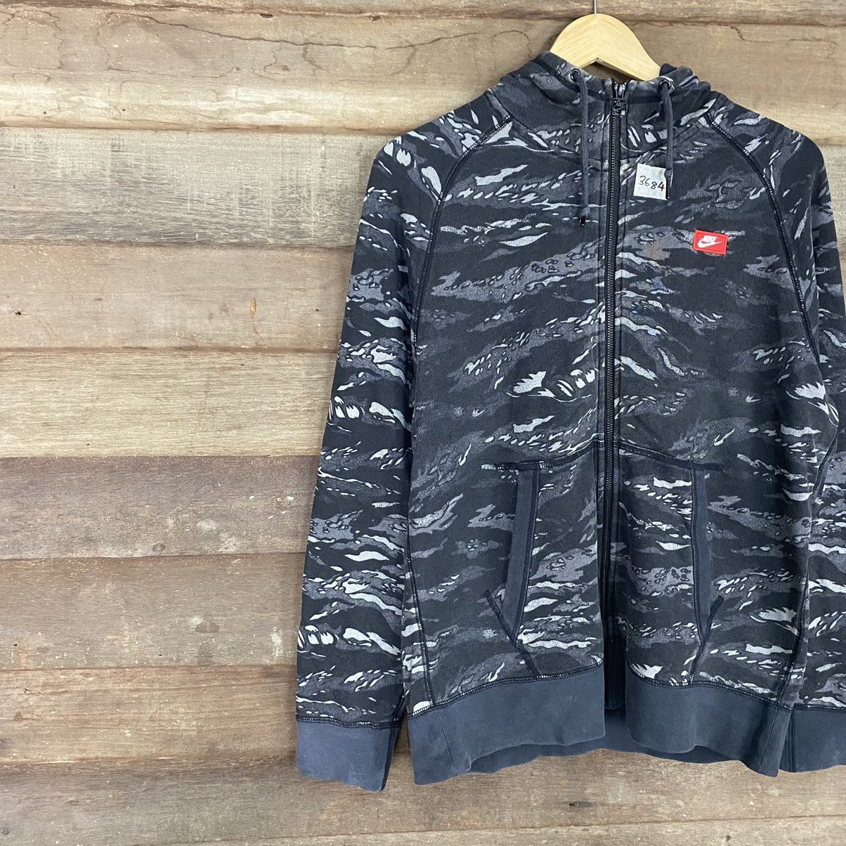 Nike Nike camo sweater Hoodies #3684 Size US L / EU 52-54 / 3 - 7 Thumbnail