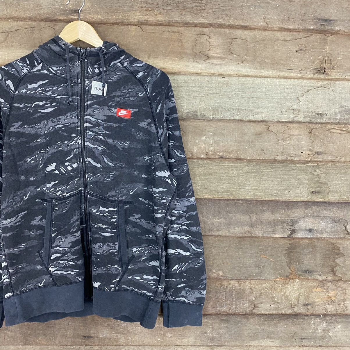 Nike Nike camo sweater Hoodies #3684 Size US L / EU 52-54 / 3 - 5 Thumbnail